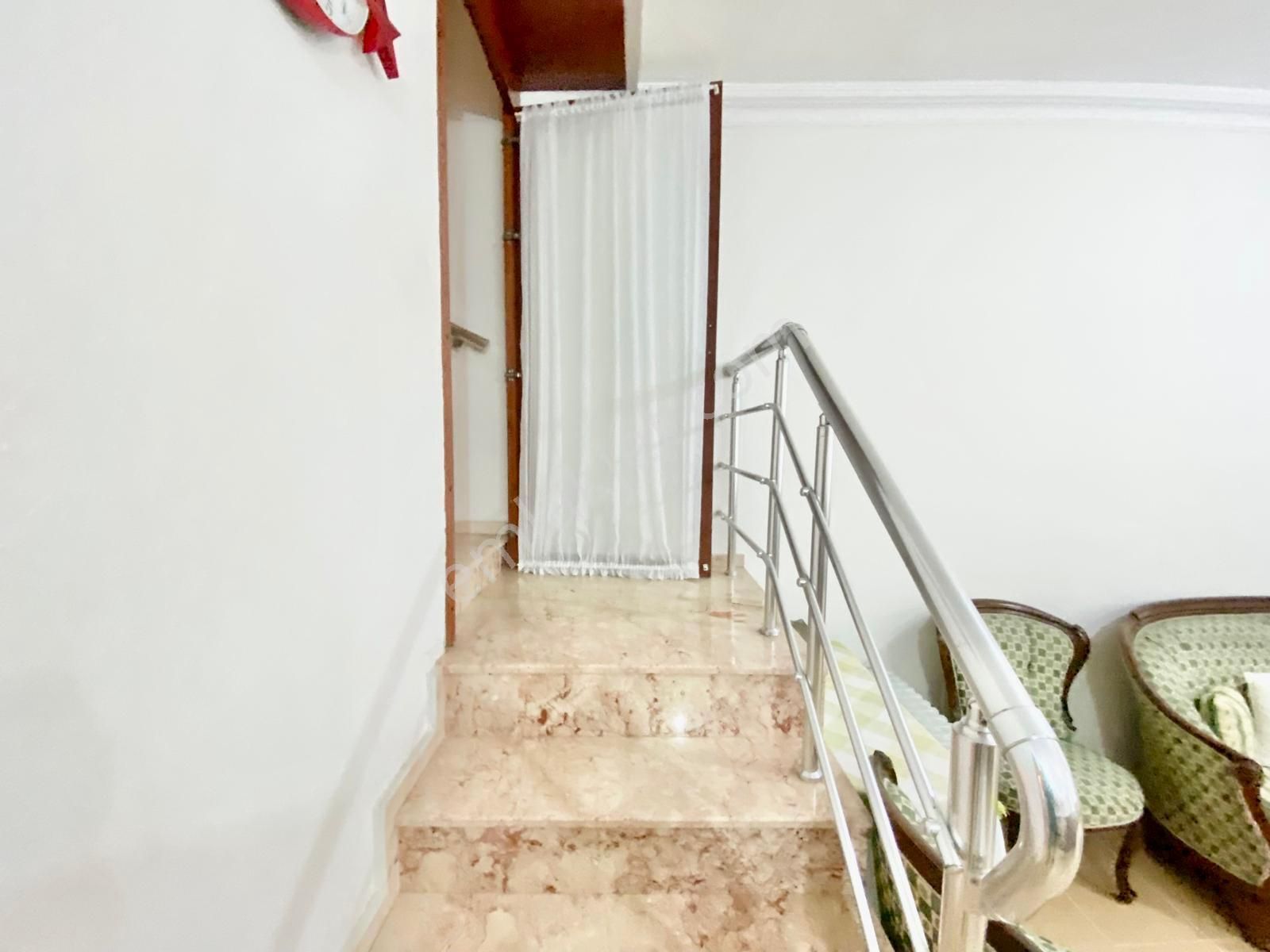 ꧁akçay Ay Emlaktan꧂güre'de Ön Cephe Geniş Teraslı Çift Mutfak Site İçerisinde Satılık 3+1villa - Görsel 23