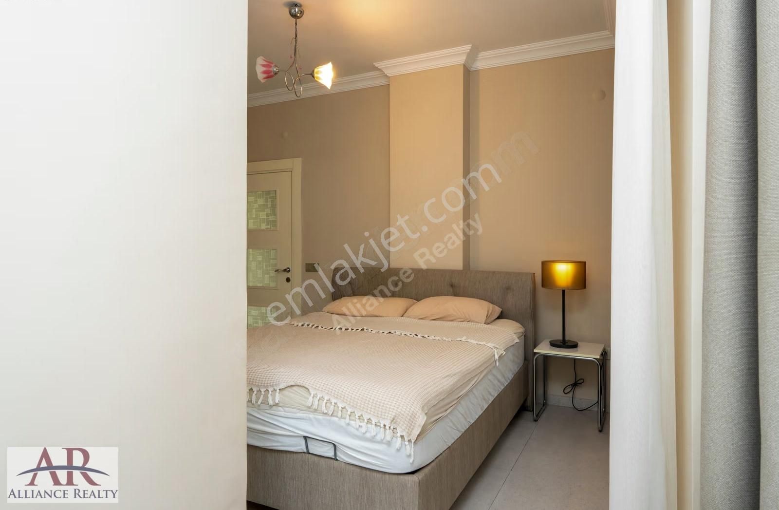 Altınkum Belediye Caddesinde Modern Eşyalı Net 105 M2 Arakat 2+1 - Görsel 3