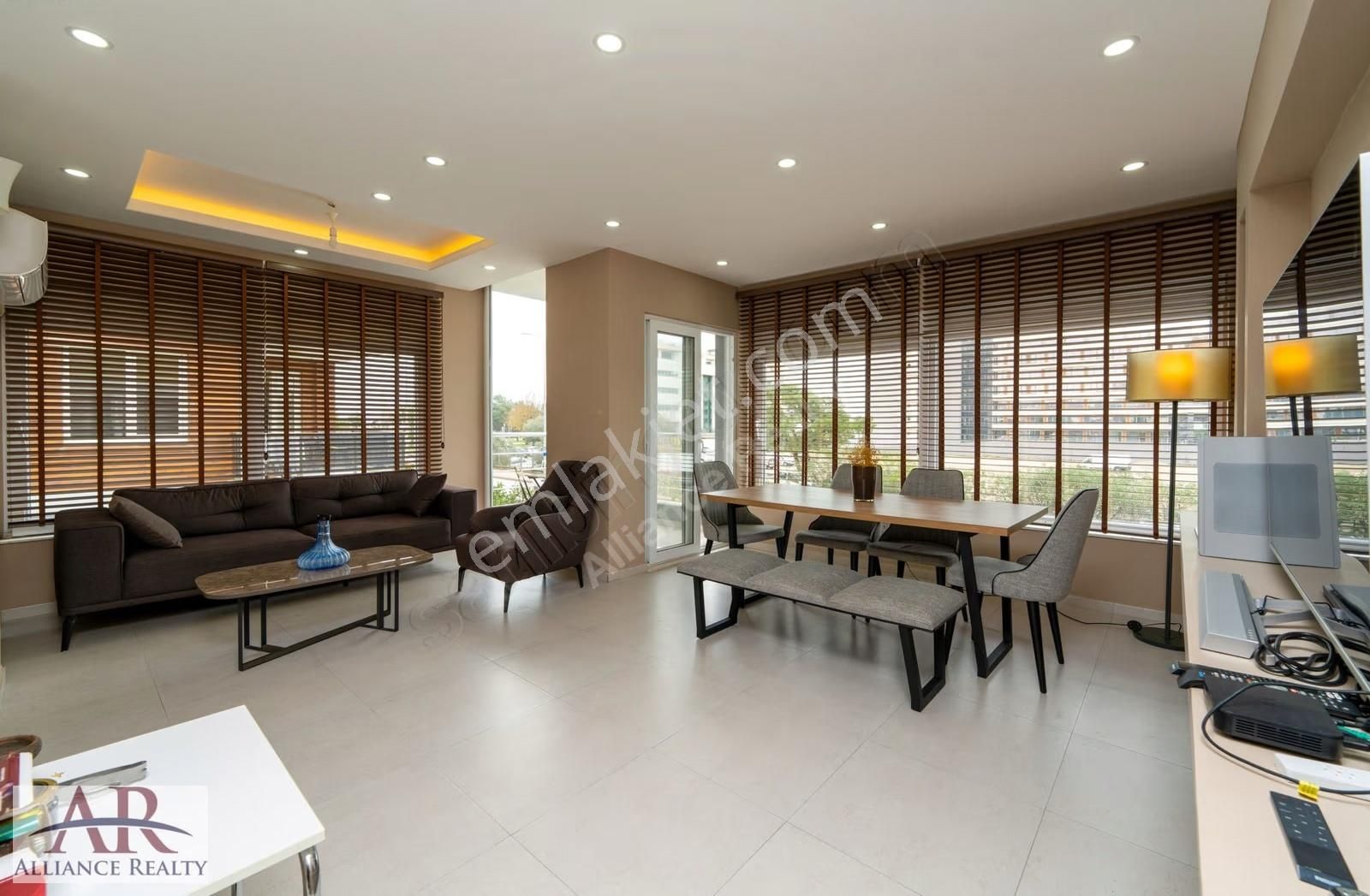 Altınkum Belediye Caddesinde Modern Eşyalı Net 105 M2 Arakat 2+1 - Görsel 9