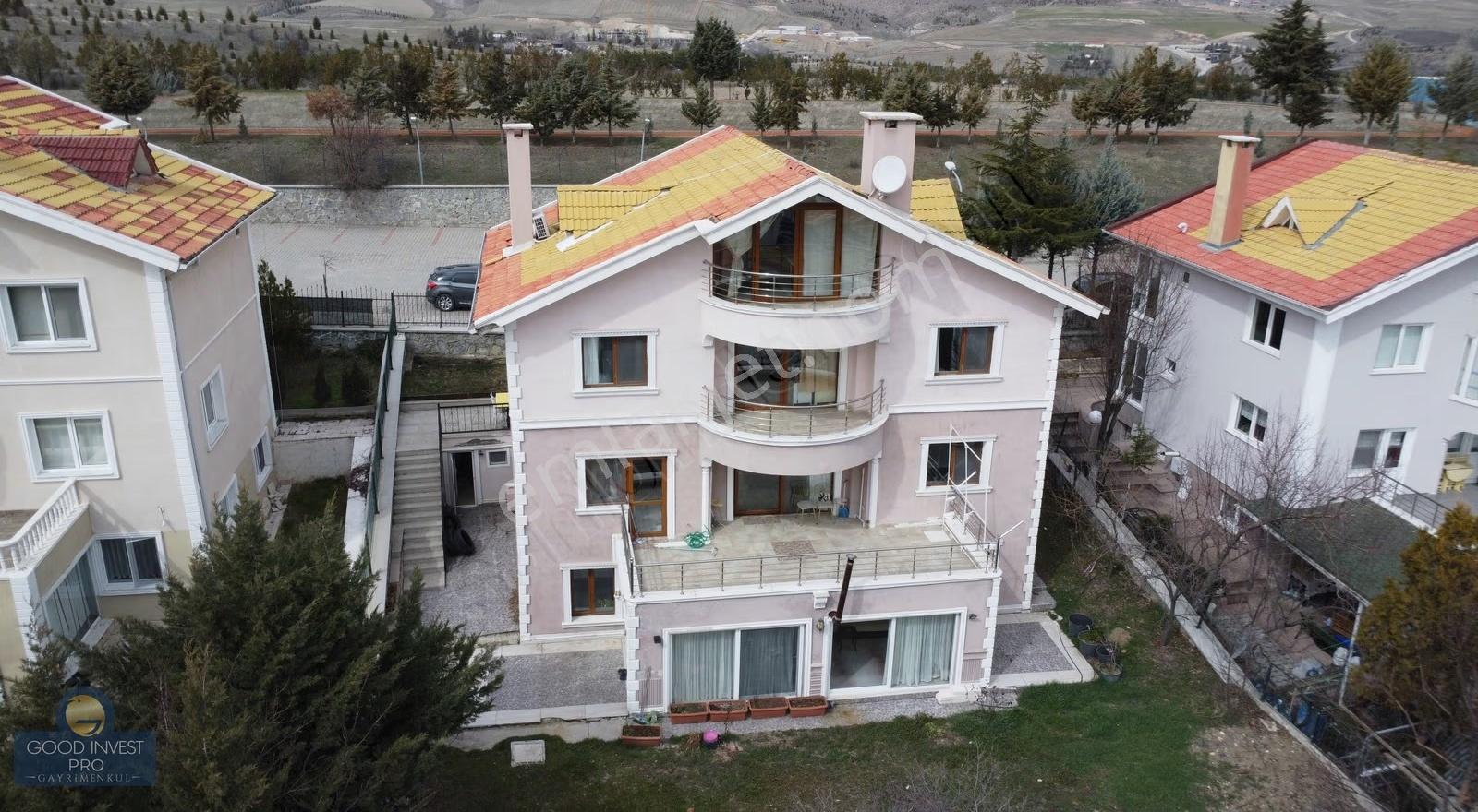 Yaşamkent Özlükent Sitesi Geniş Bahçeli Yapılı 5+2 Villa - Görsel 26