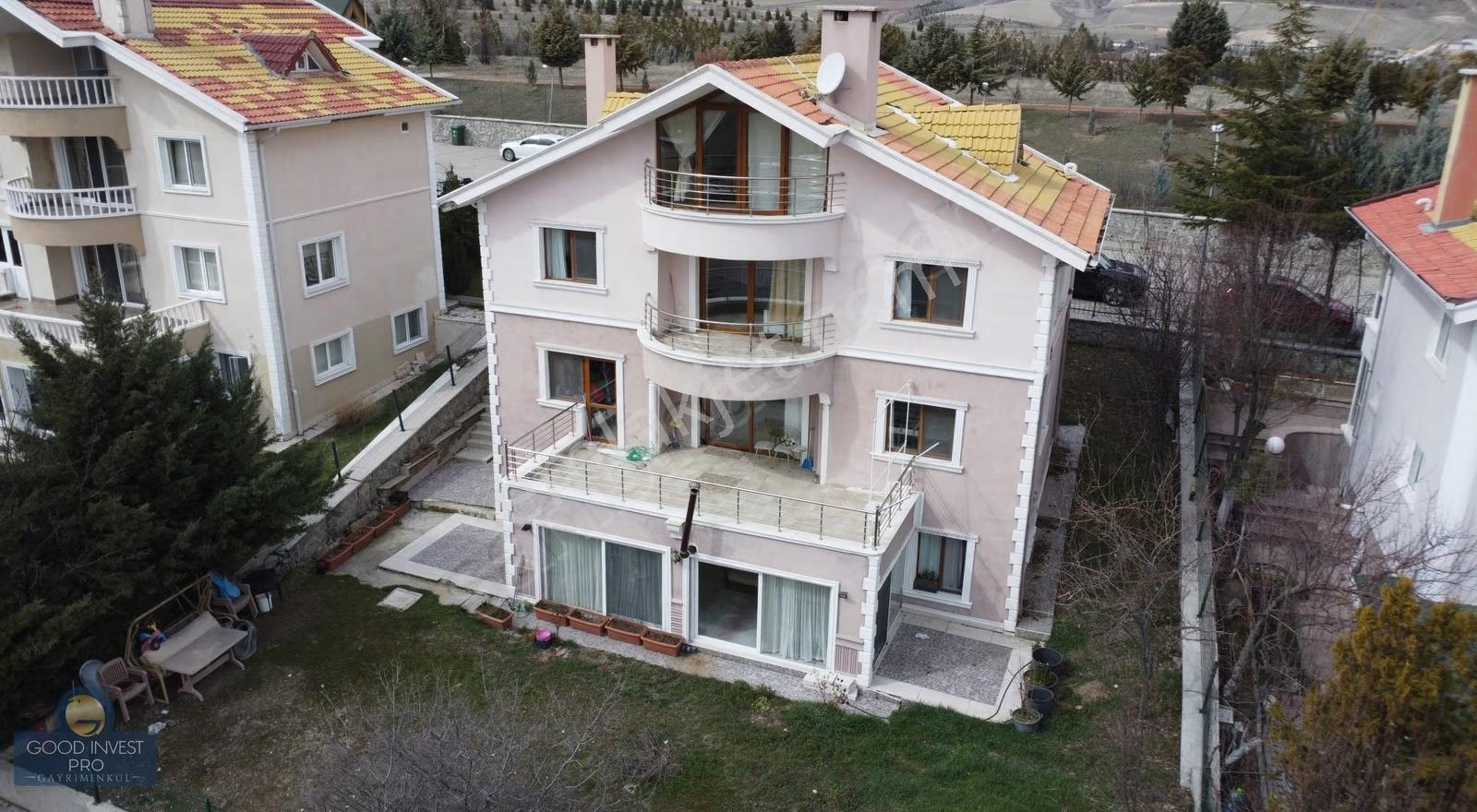 Yaşamkent Özlükent Sitesi Geniş Bahçeli Yapılı 5+2 Villa - Görsel 35