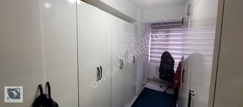 Zincirlikuyu'da Ara Kat Balkonlu Satılık 3+1 Özel Tasarım Daire - Görsel 13