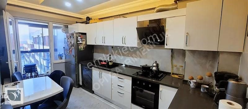 Zincirlikuyu'da Ara Kat Balkonlu Satılık 3+1 Özel Tasarım Daire - Görsel 5