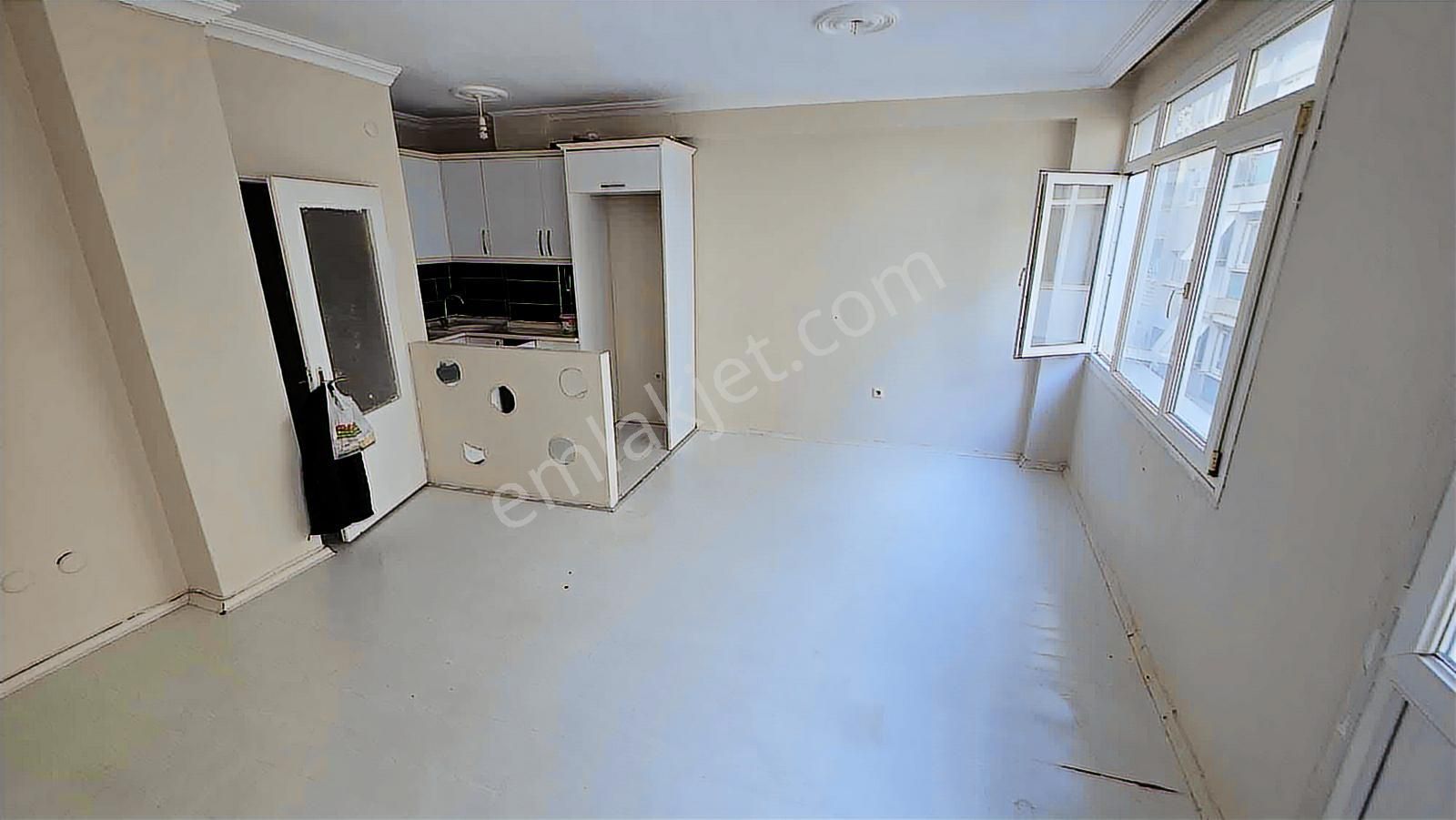 Karşıyaka Alaybeyde Kiralık 2+1 Arakat Daire