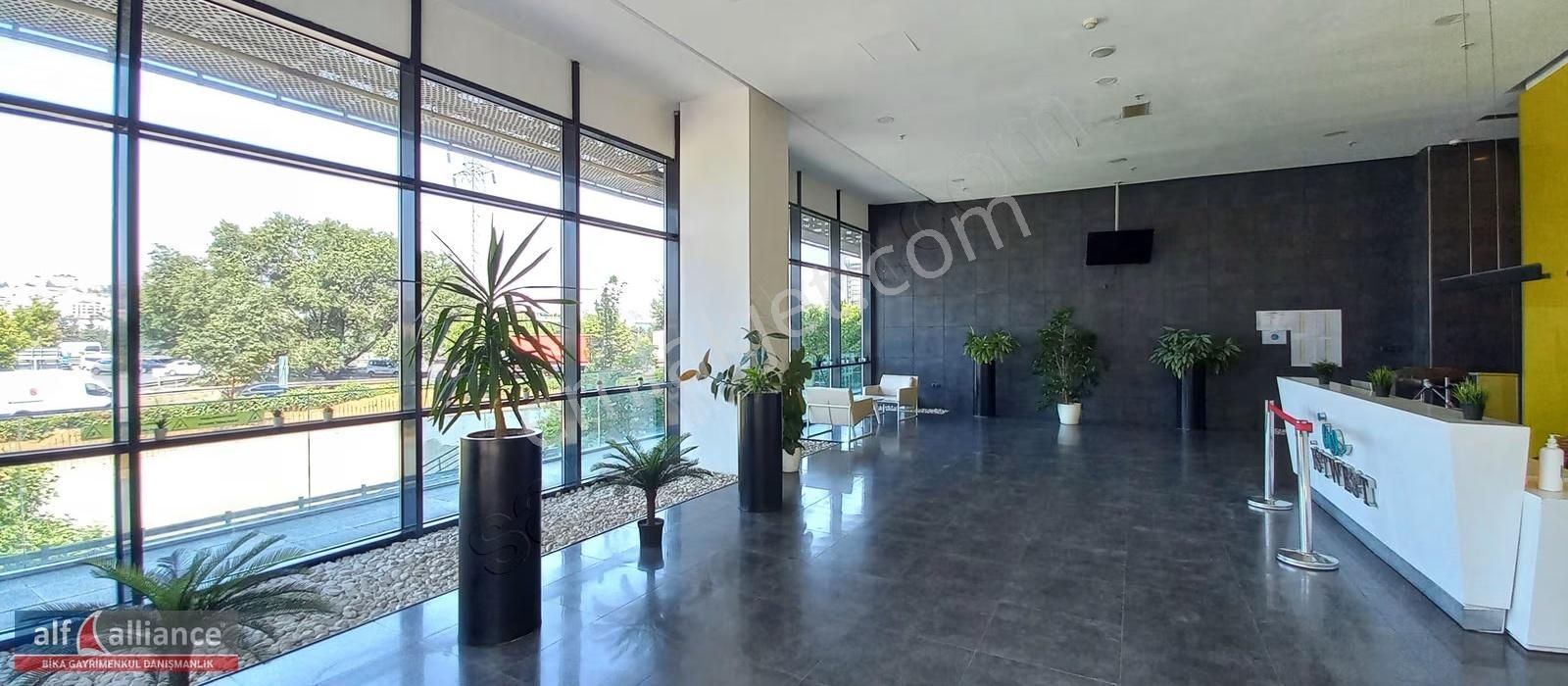 İstwest Sitesinde 75m² 1+1 Balkonlu Kısmi Eşyalı Kiralık Daire - Görsel 2