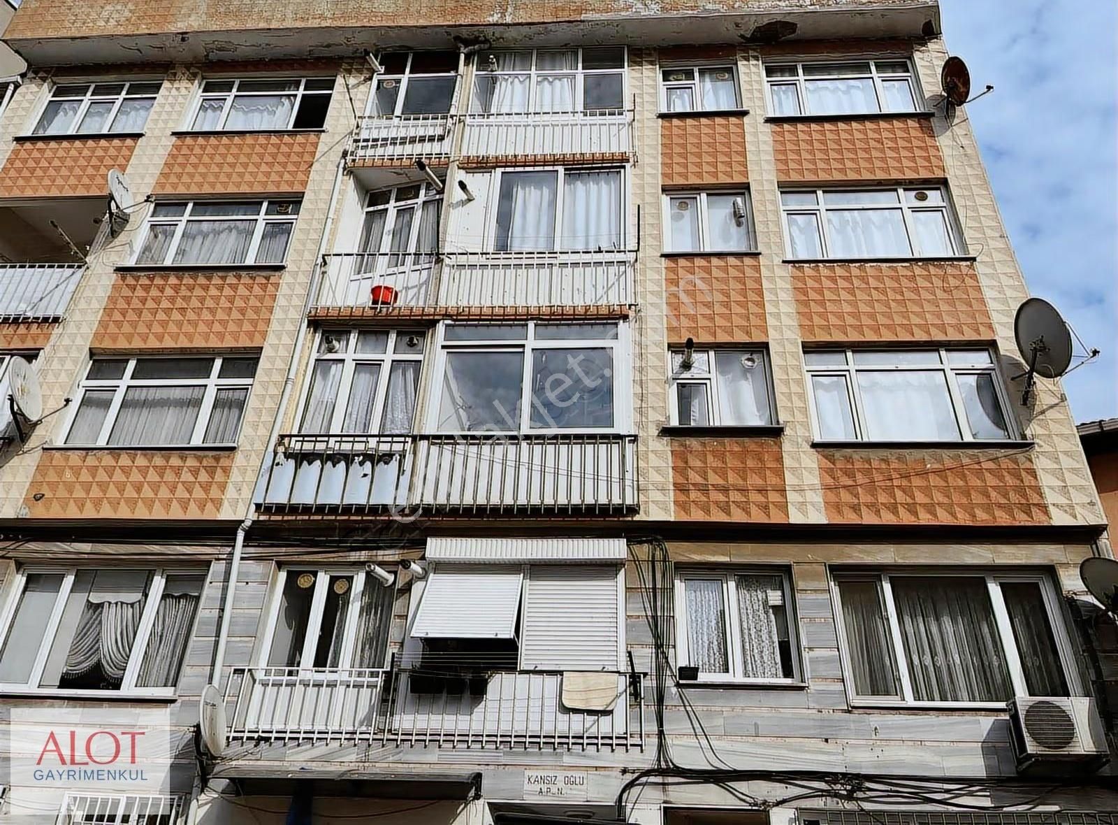 Üsküdar Murat Reis Metro Ve Çevik Kuvvet Yanı 2+1 Kiralık Daire