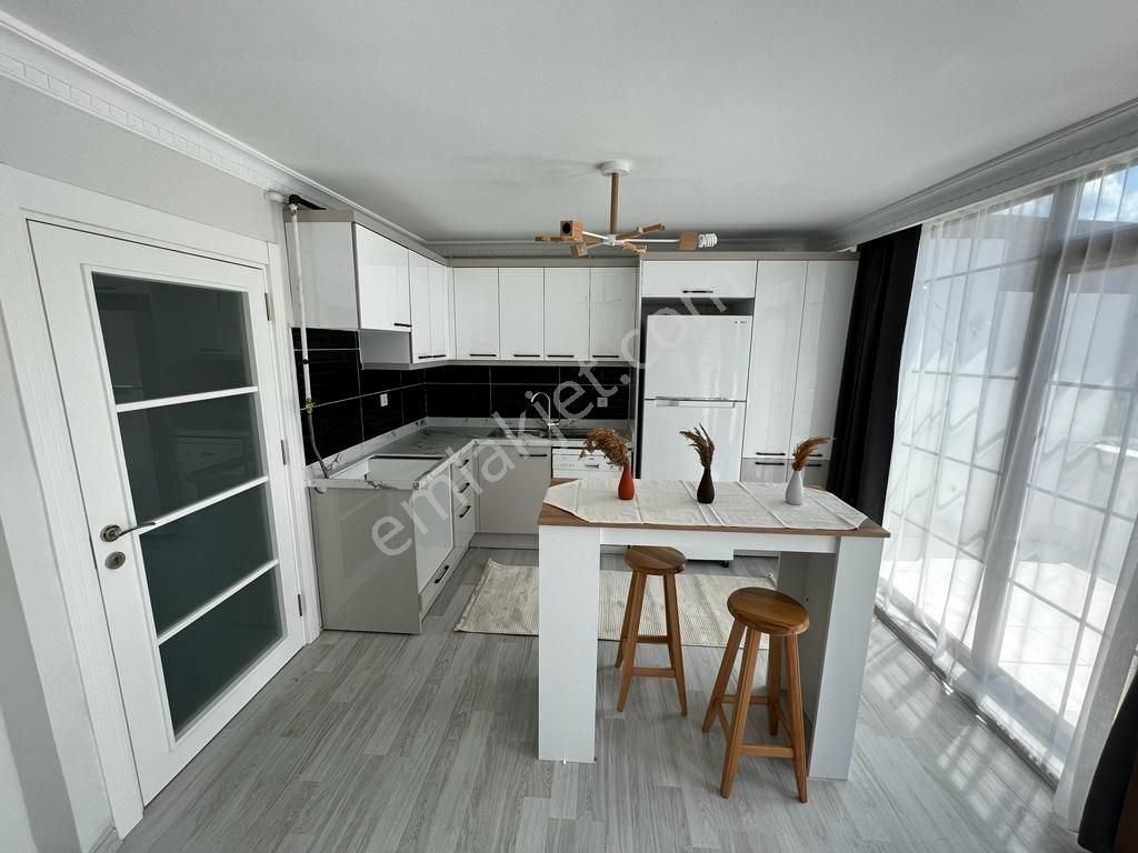 Ataşehir İnönü'de Caddeye Yakın, Full Eşyalı, Bakımlı 2+1 Keyifli Teras Daire