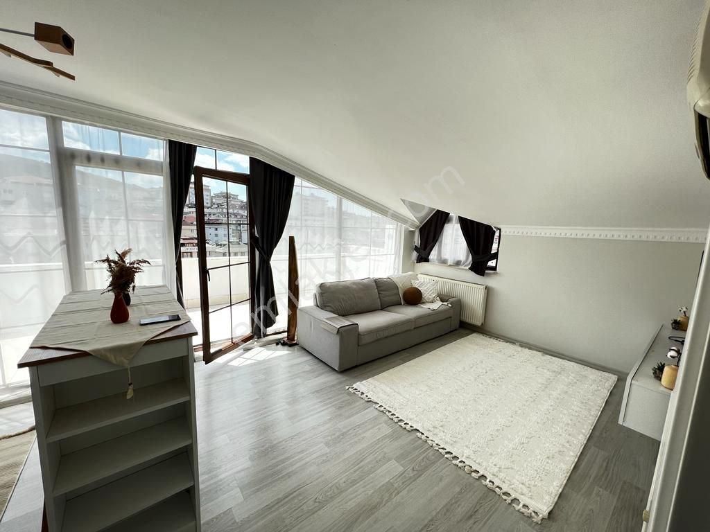 Ataşehir İnönü'de Caddeye Yakın, Full Eşyalı, Bakımlı 2+1 Keyifli Teras Daire - Görsel 3