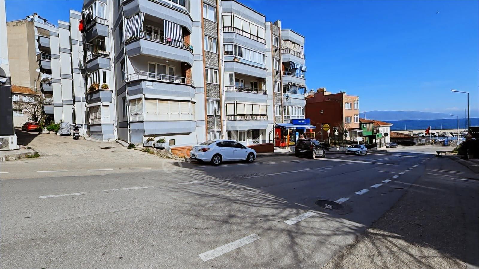 Tırpan'dan Halitpaşa Mah. Yat Limanı Mevkiinde 2+1arakat Daire