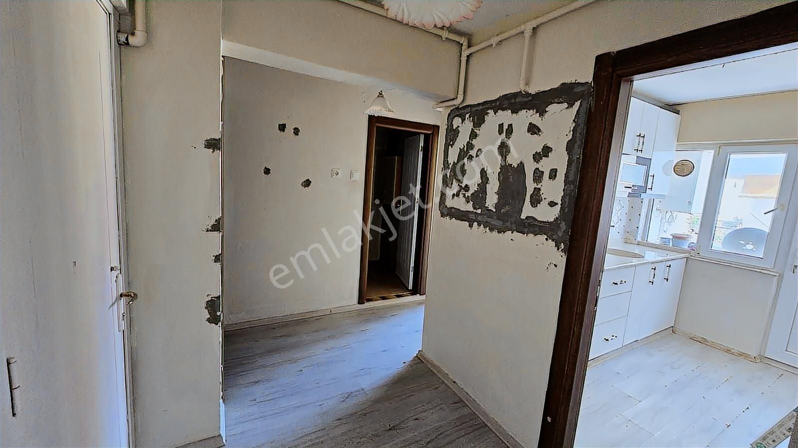 Tırpan'dan Halitpaşa Mah. Yat Limanı Mevkiinde 2+1arakat Daire - Görsel 5