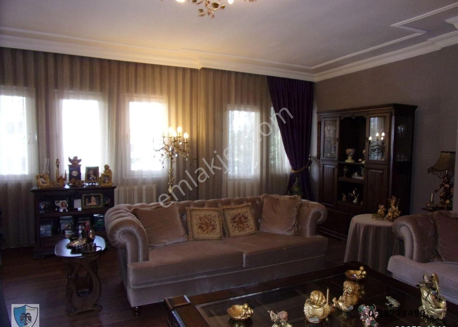 Tarabya Sitede 3+1 170 Metrekare Bakımlı Satılık Ters Dublex