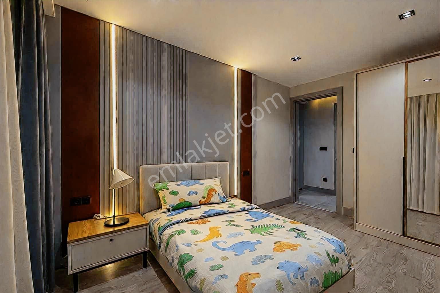 Kuşadası'nda Havuzlu Sitede Full Sıfır Eşyalı Satılık 2+1 Daire - Görsel 12