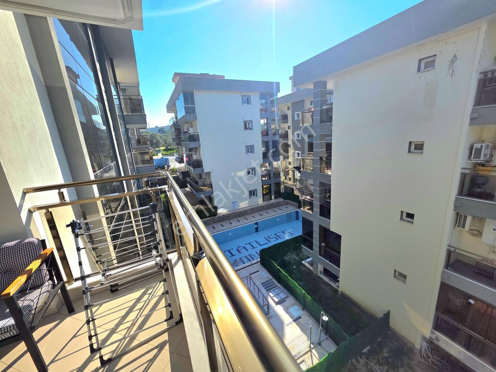 Kuşadası Merkezde 2+1 Arakat Satılık Doğalgazlı Daire - Görsel 4