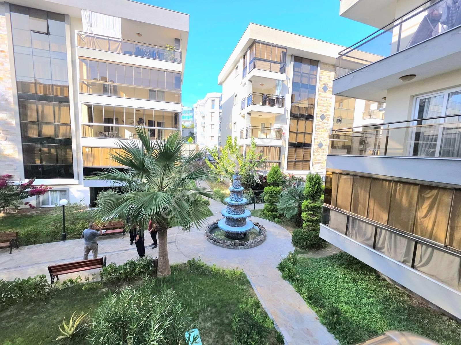 Kuşadası Merkezde 2+1 Arakat Satılık Doğalgazlı Daire - Görsel 2