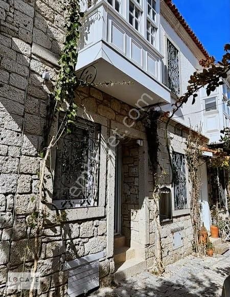 Alaçatının Kalbi Hacımemiş'te Cumbalı Müstakil Dubleks - Görsel 2