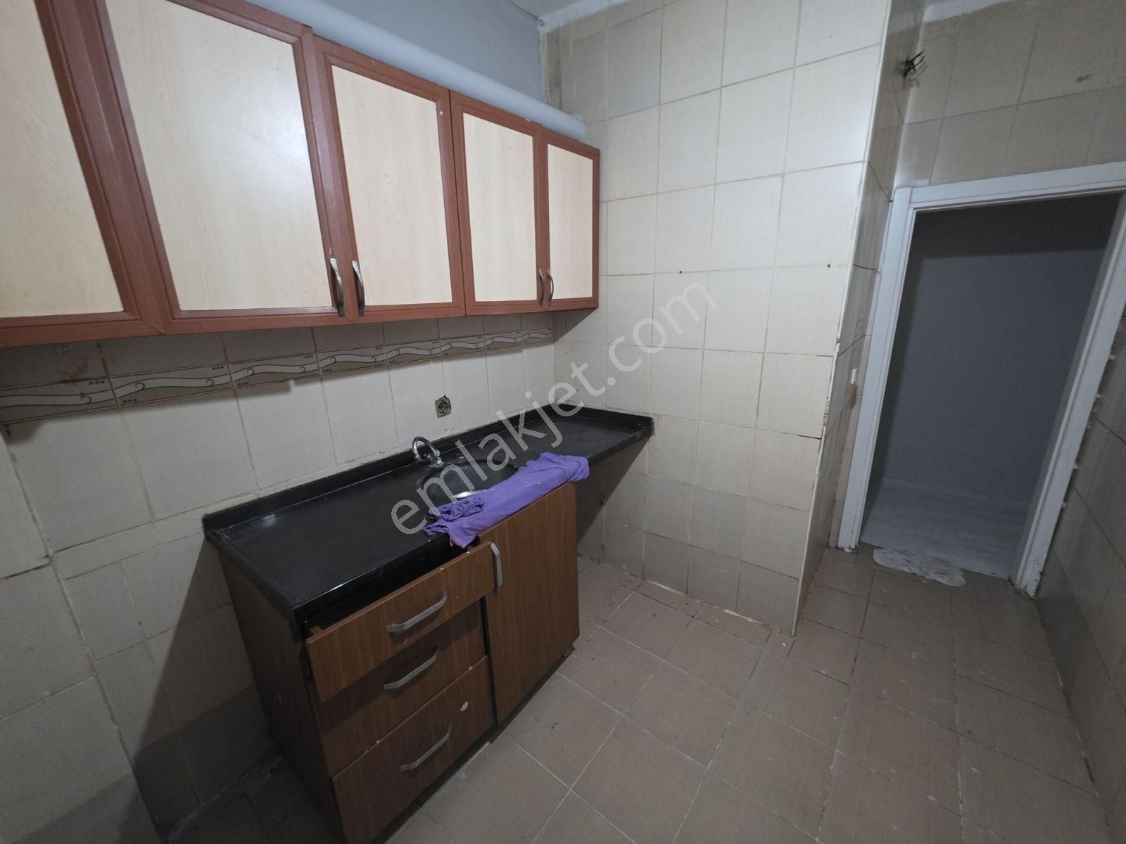 Atatürk Mah. Salı Pazarında Satılık Camları Yüksek 1+1 Bahçekat - Görsel 3