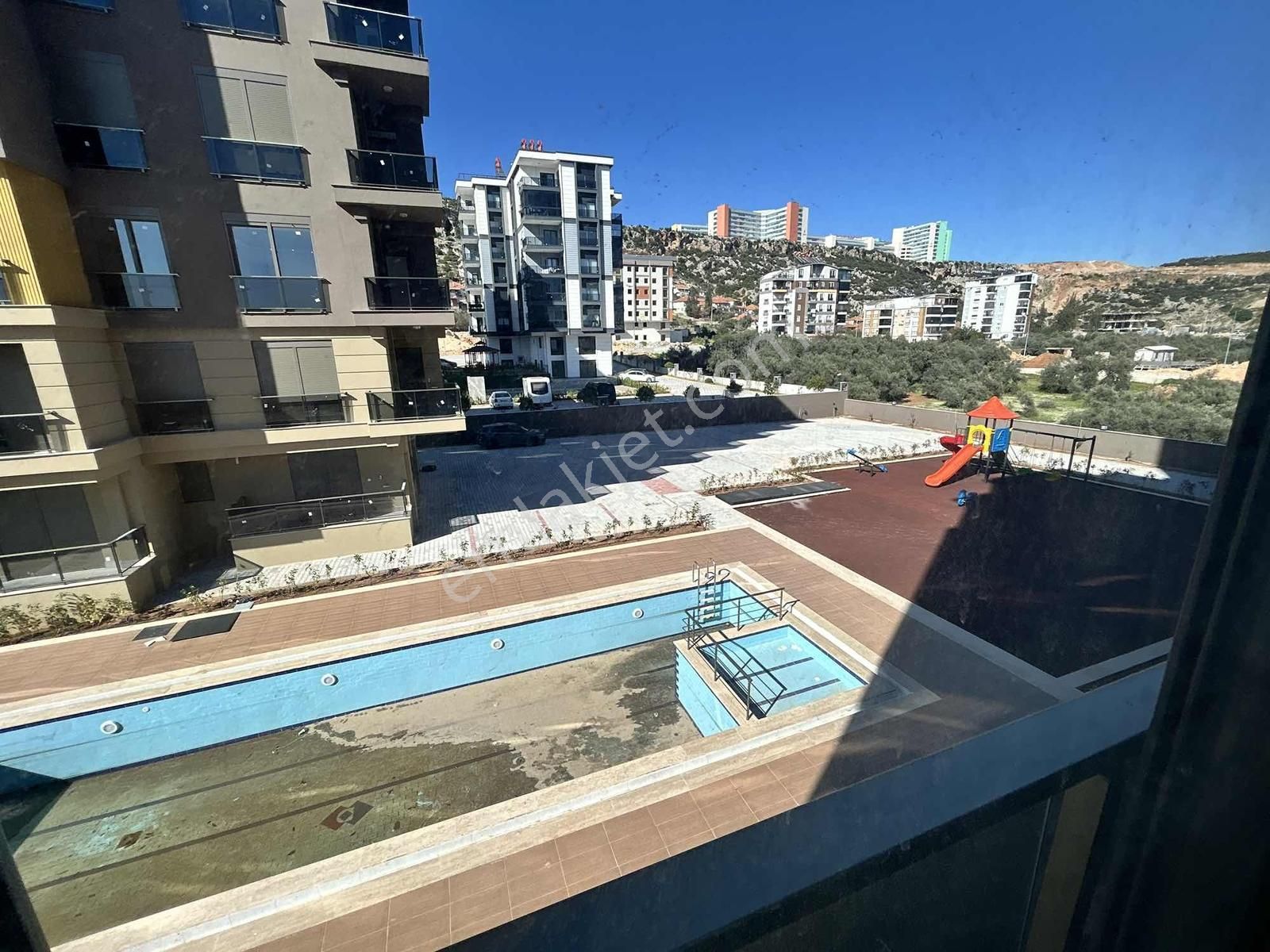 Göçerler'de Site İçi 2+1 Ebeveyn Banyolu Yerden Isıtmalı Havuzlu - Görsel 2