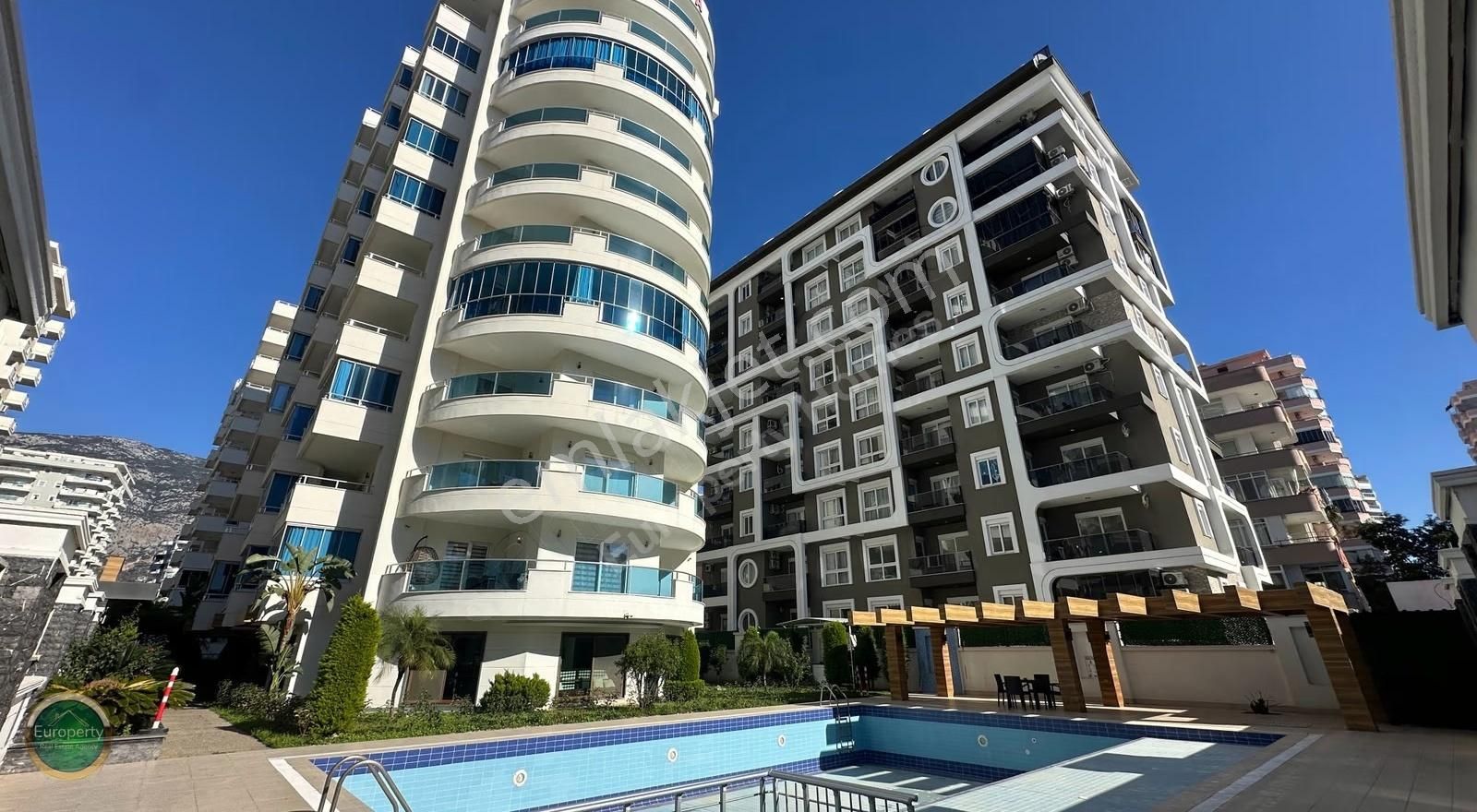 Alanya Mahmutlar'da Site İçerisinde Eşyalı 2+1 Kiralık Daire