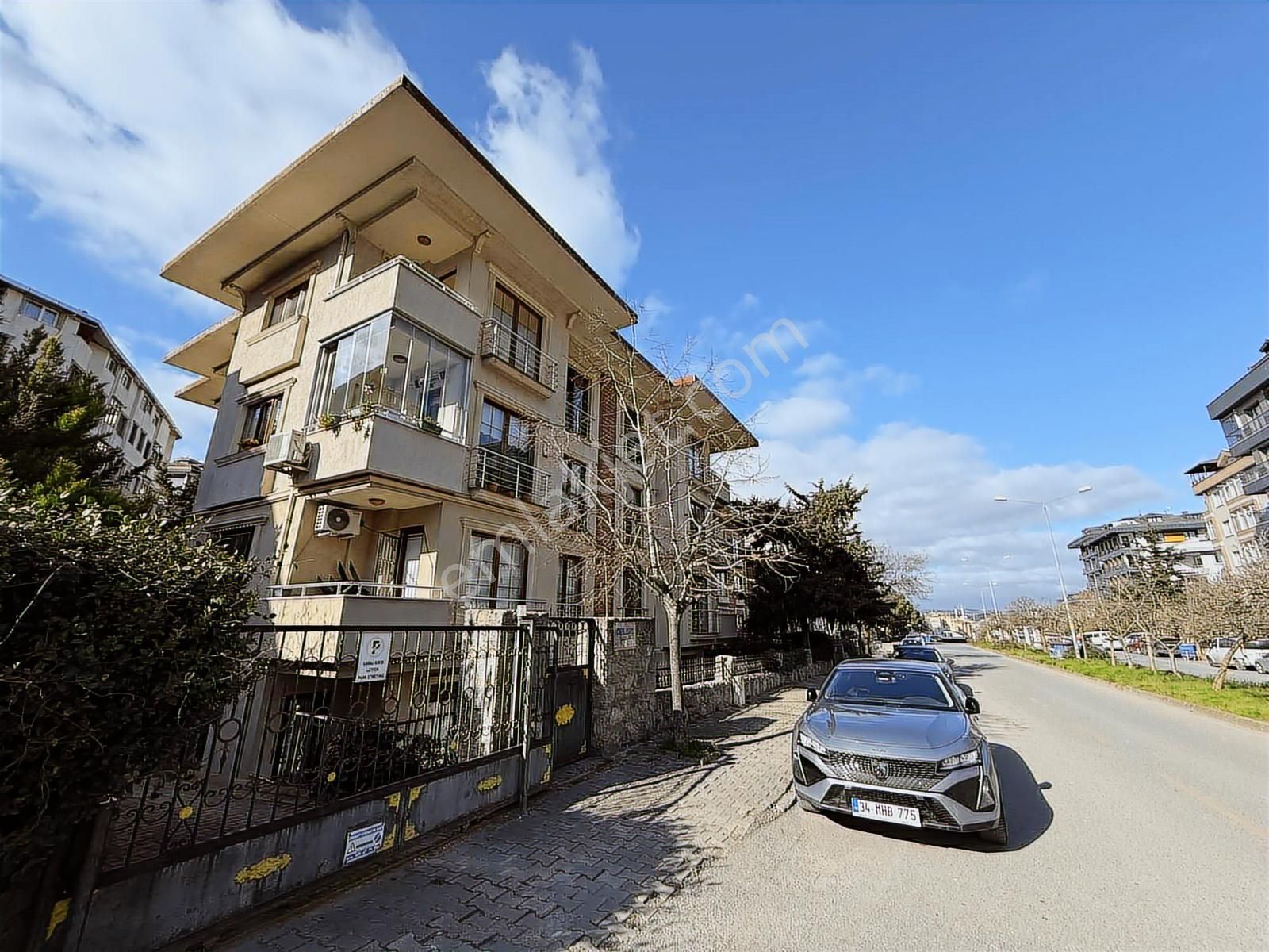 Çengelköy Bahçelievler Mah Cadde Üzerinde Kiralık 3+2 Dubleks