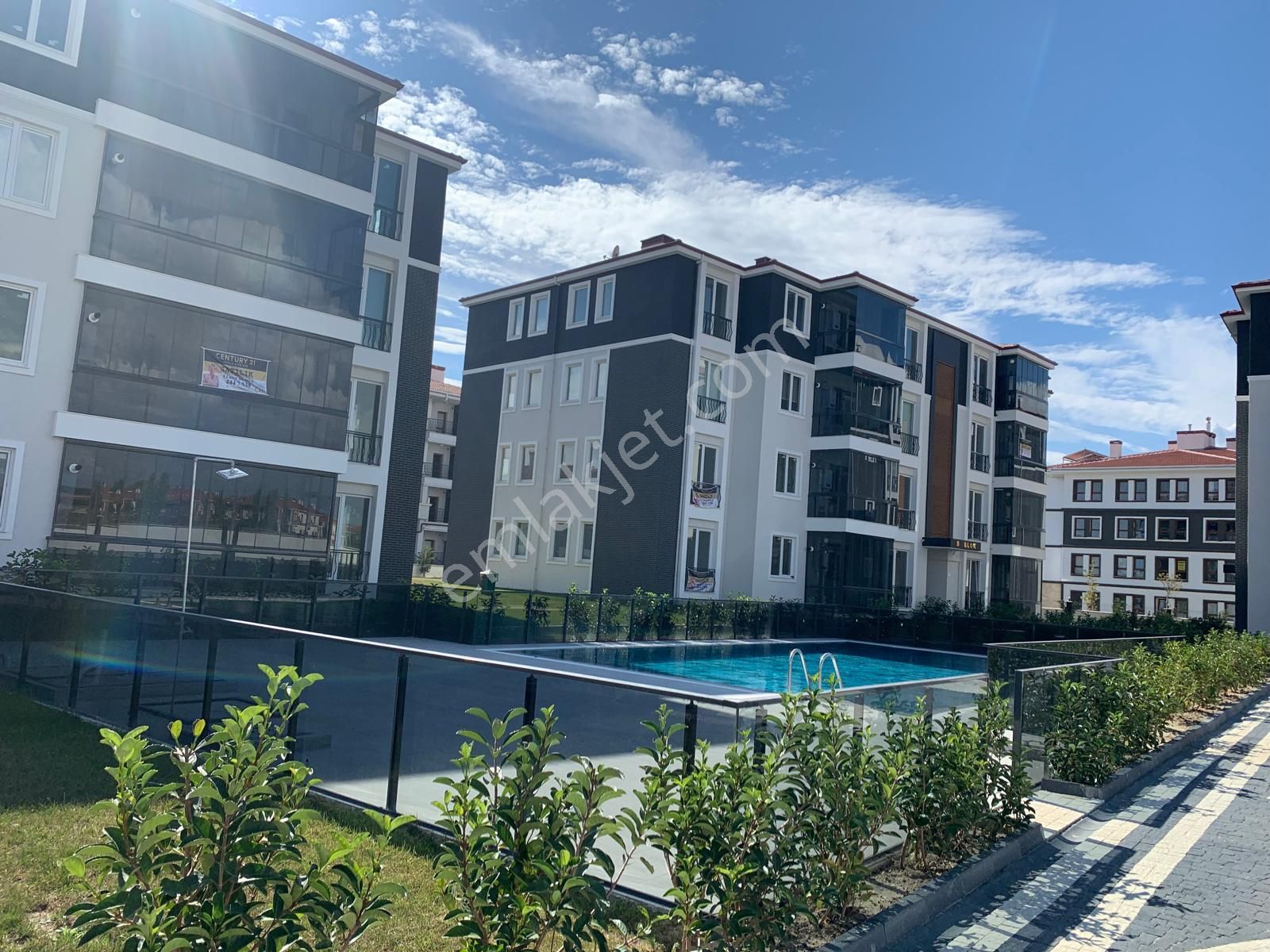 Molla Team'den Everest Life Havuzlu Sitede 3+1 Satılık Daire