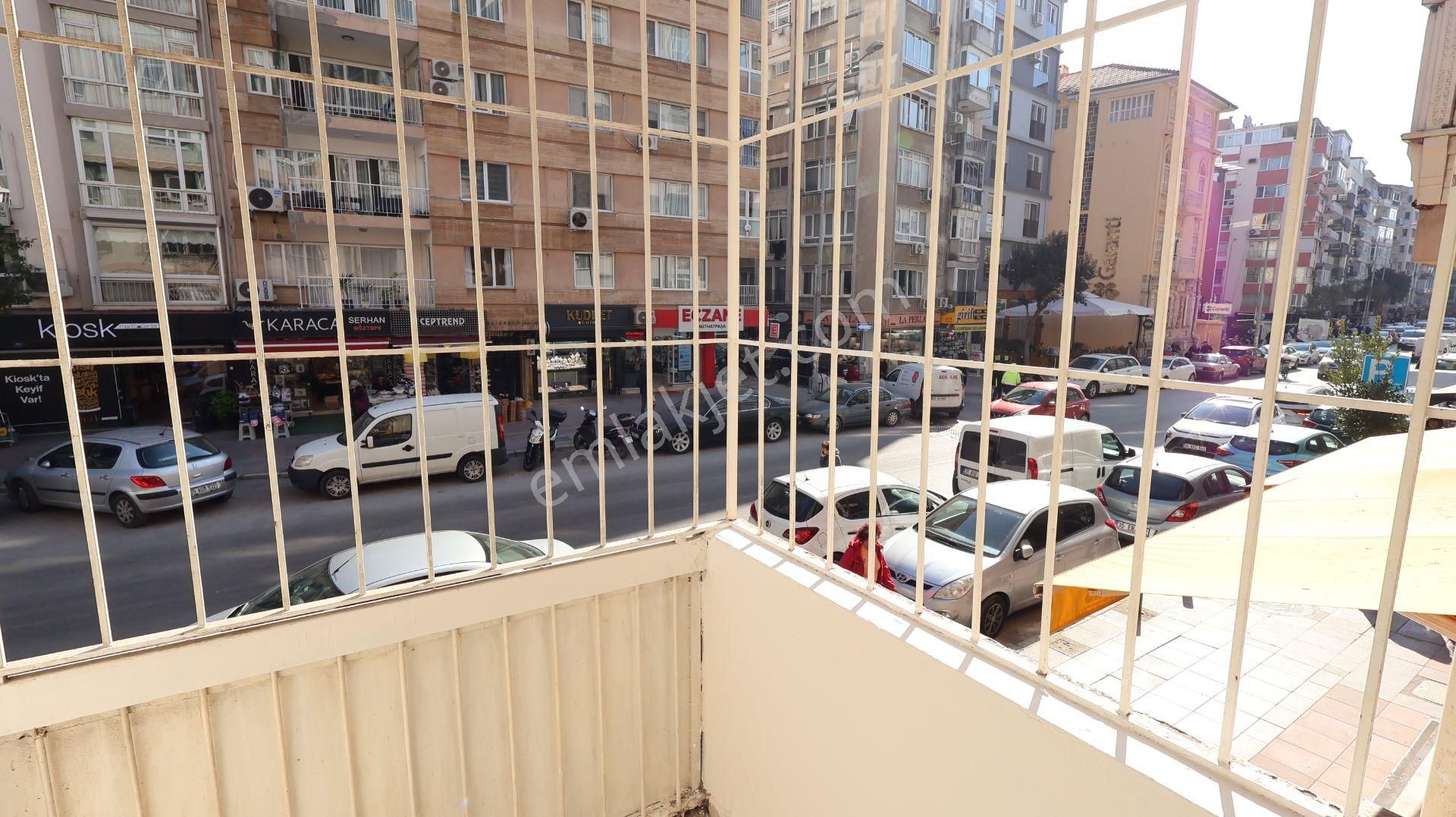 Göztepe Kiralık 3+1 Yalı Dairesi Deniz Manzaralı - Görsel 18