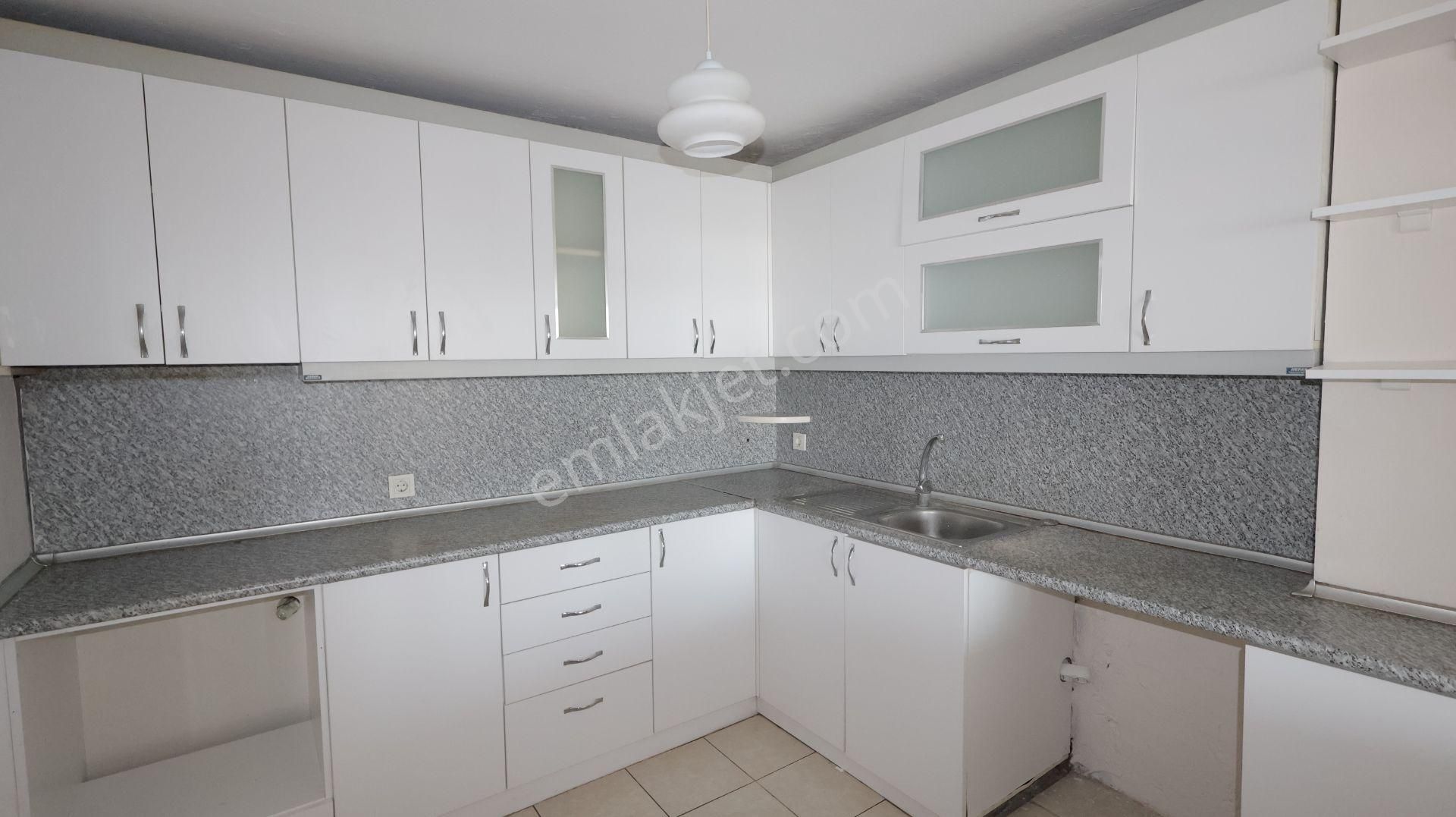 Göztepe Kiralık 3+1 Yalı Dairesi Deniz Manzaralı - Görsel 16