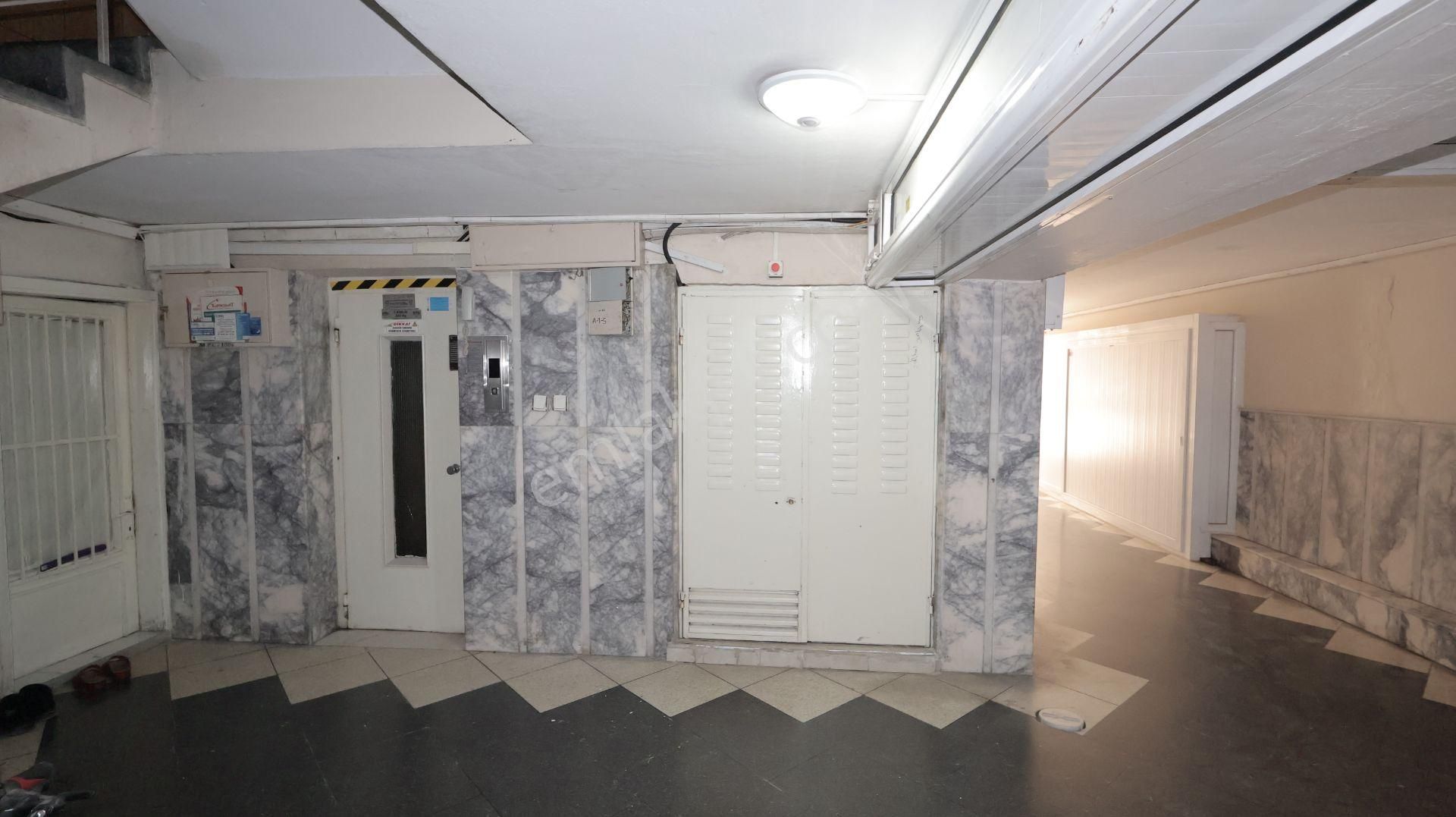 Göztepe Kiralık 3+1 Yalı Dairesi Deniz Manzaralı - Görsel 33