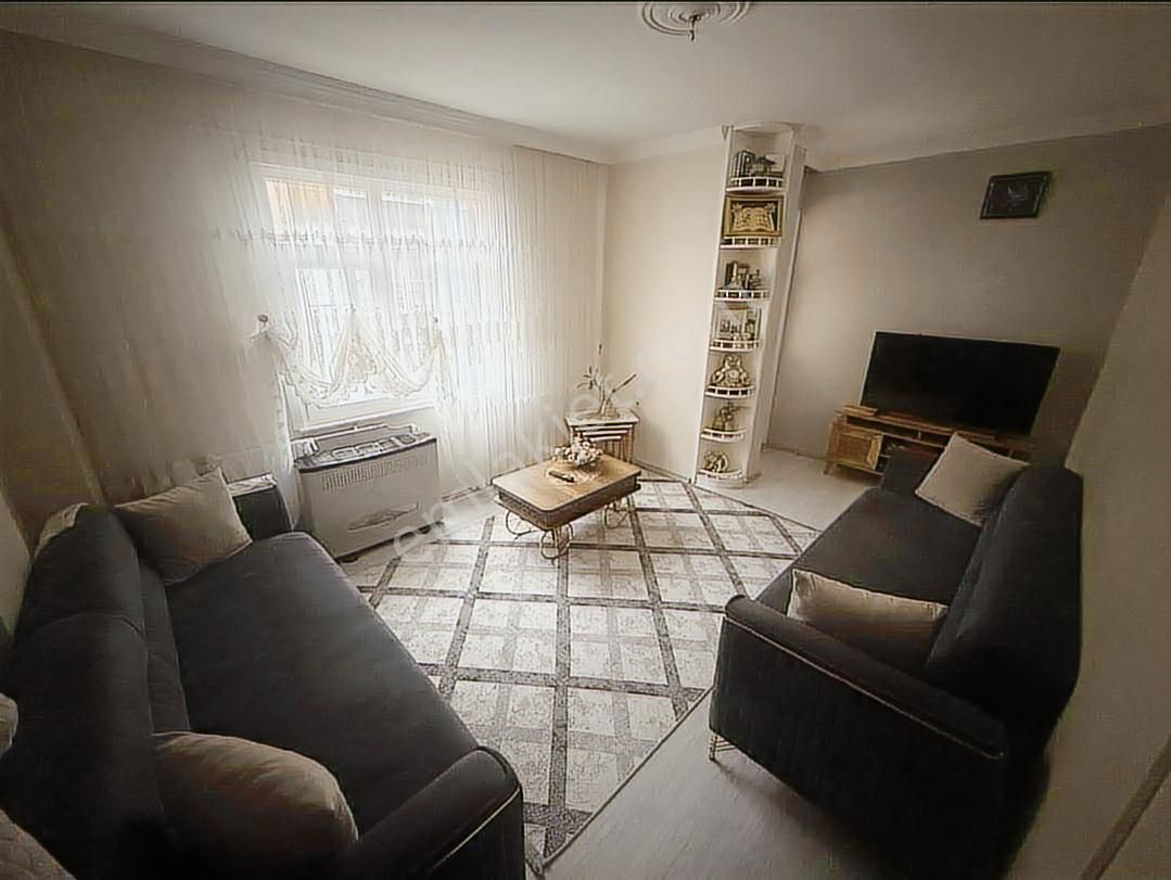 Mimar Emlak'tan Satılık 2+1 Cadde Üzerinde 2. Kat Daire