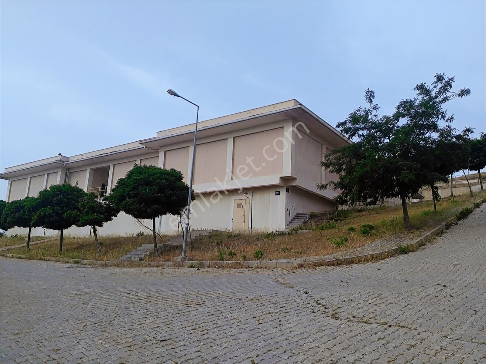 750 Konutlu Toki'de Ticaret Merkezi İçinde Satılık Büyük Dükkan