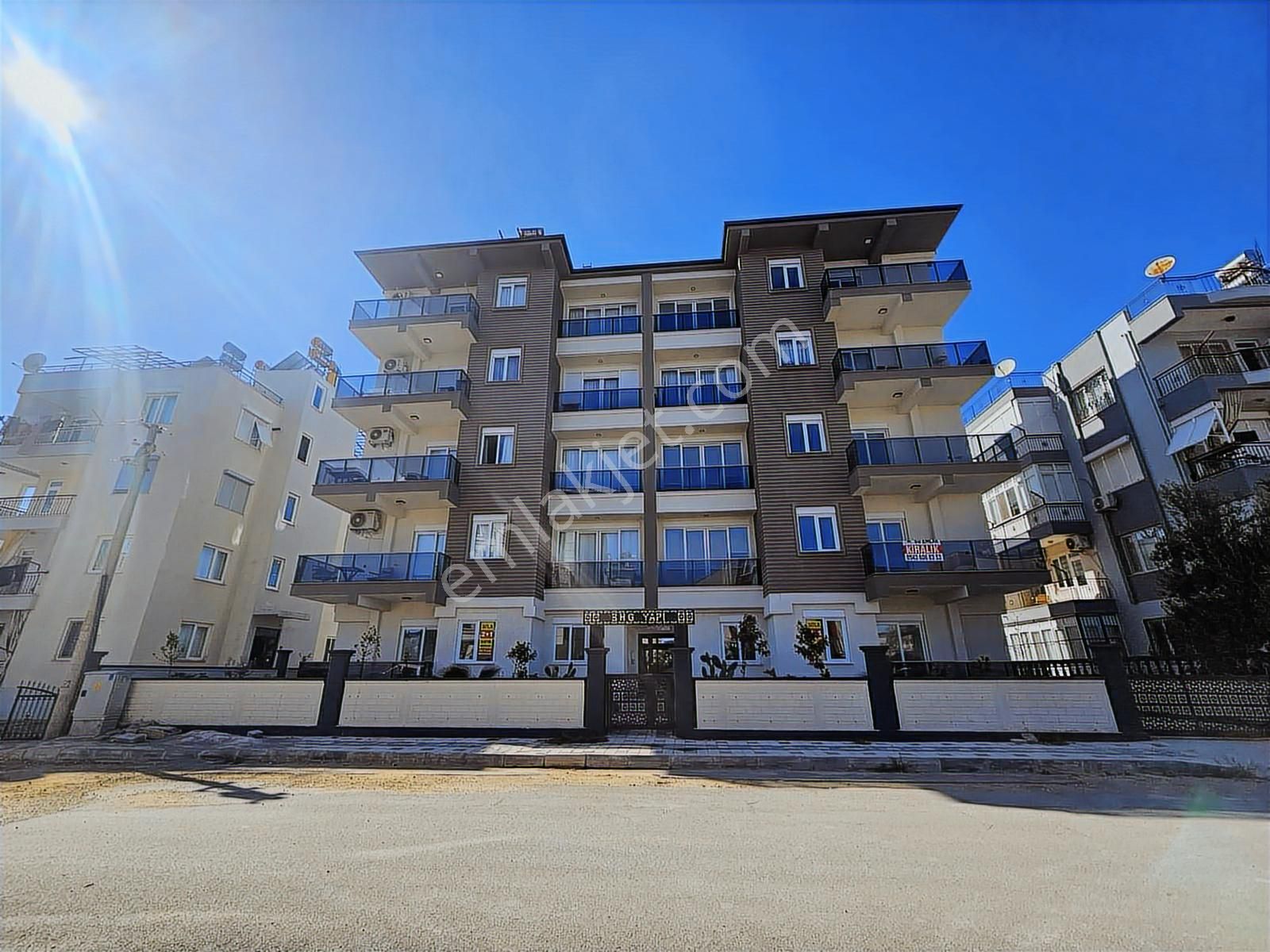 Kepez Aydoğmuş Tramvaya Yakın Yol Cepheli Geniş Sıfır 2+1