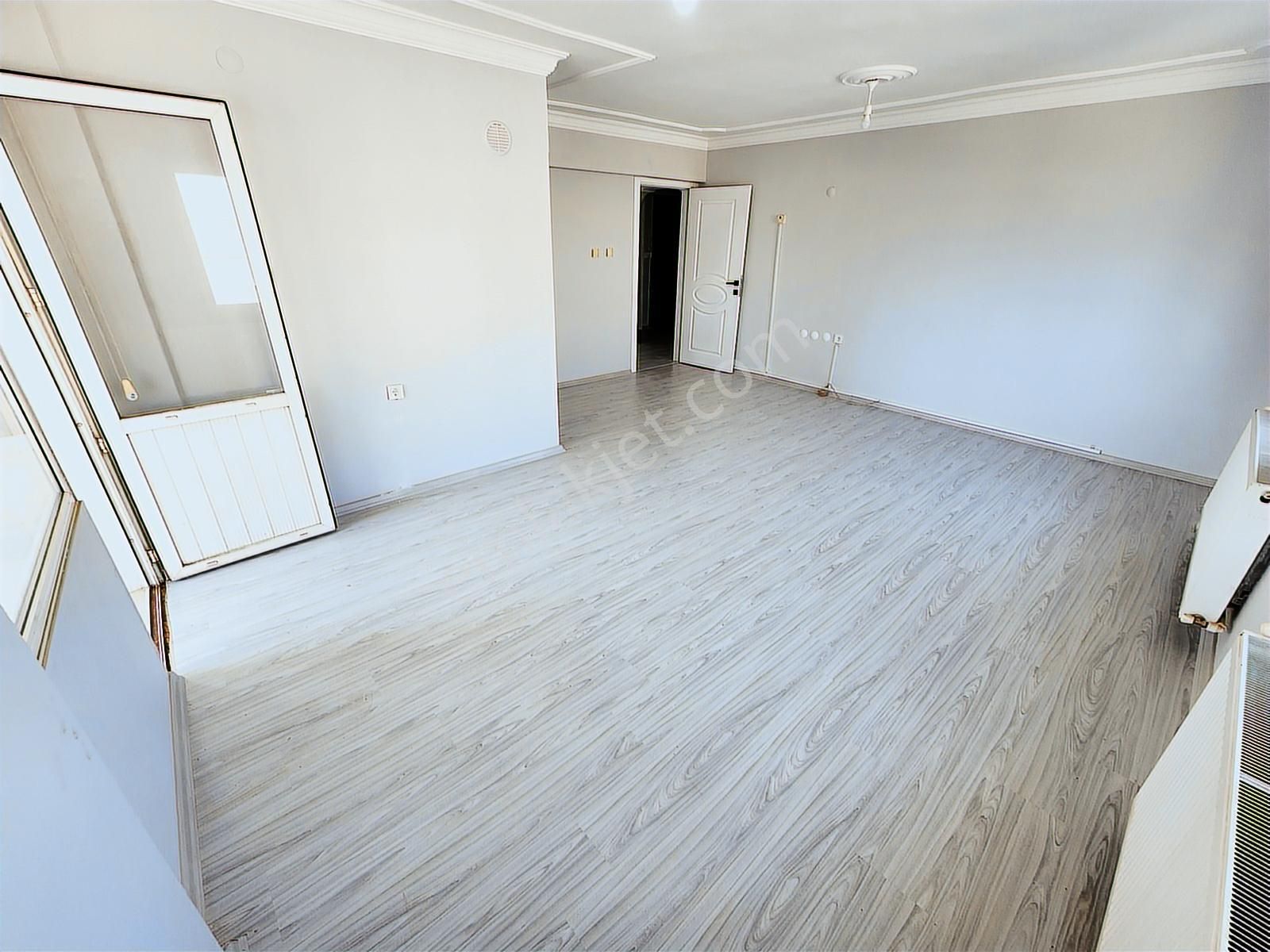 Buca Yıldız Mah., Metro Girişinde, Site İçi, 3+1, Kiralık Daire