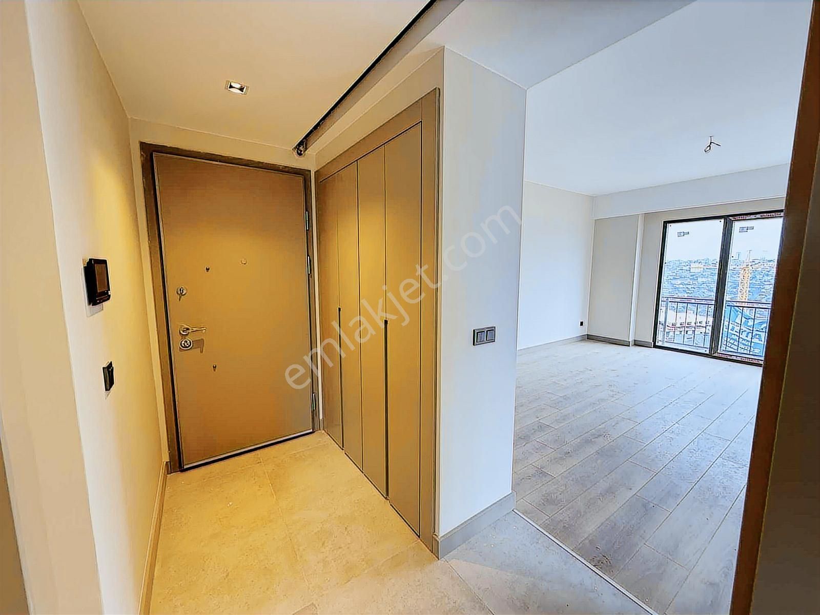 Bahçelievler Mah. 2+1/90 M2 Cadde Üzeri Sıfır Daire 4..kat