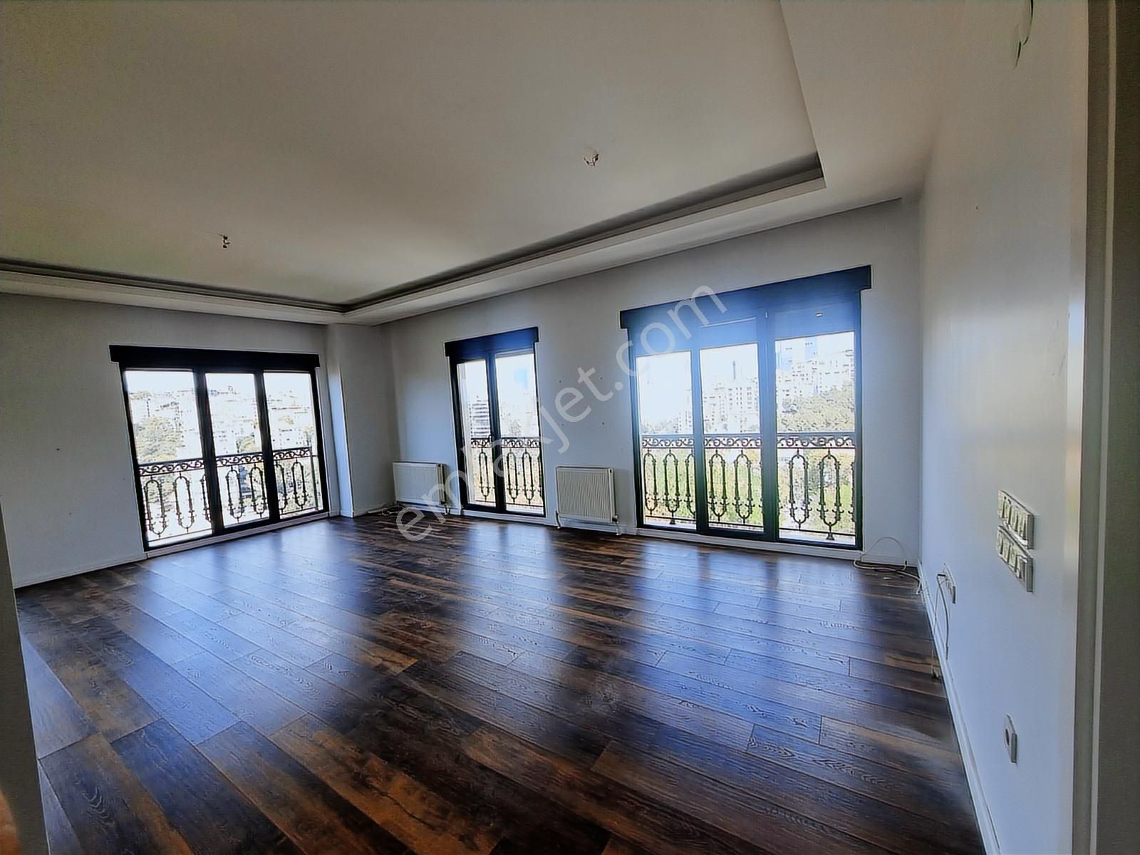 Ihlamur Yıldız Caddesinde Yeni Bina Teraslı 4+1 Kiralık Dubleks