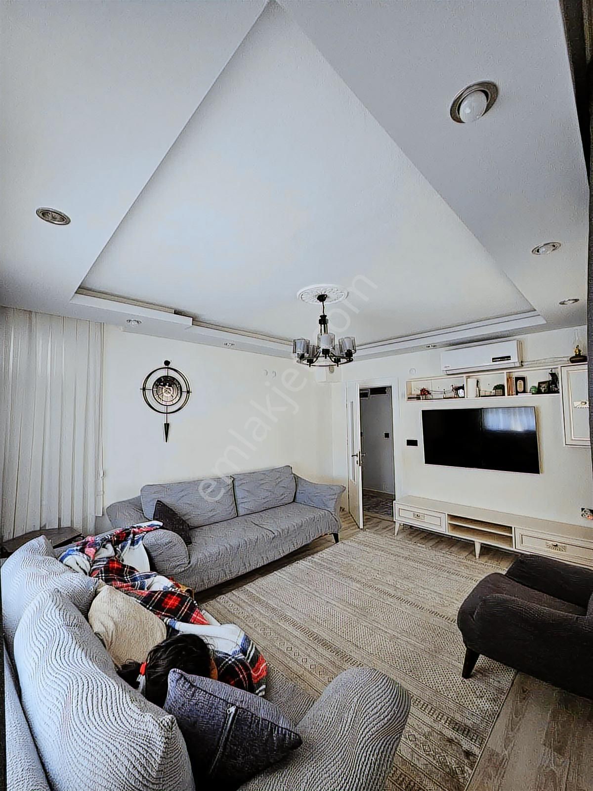 Kuzeyyaka Mah Cam Balkonlu Tramvaya 200 Metre 115 M2 2+1