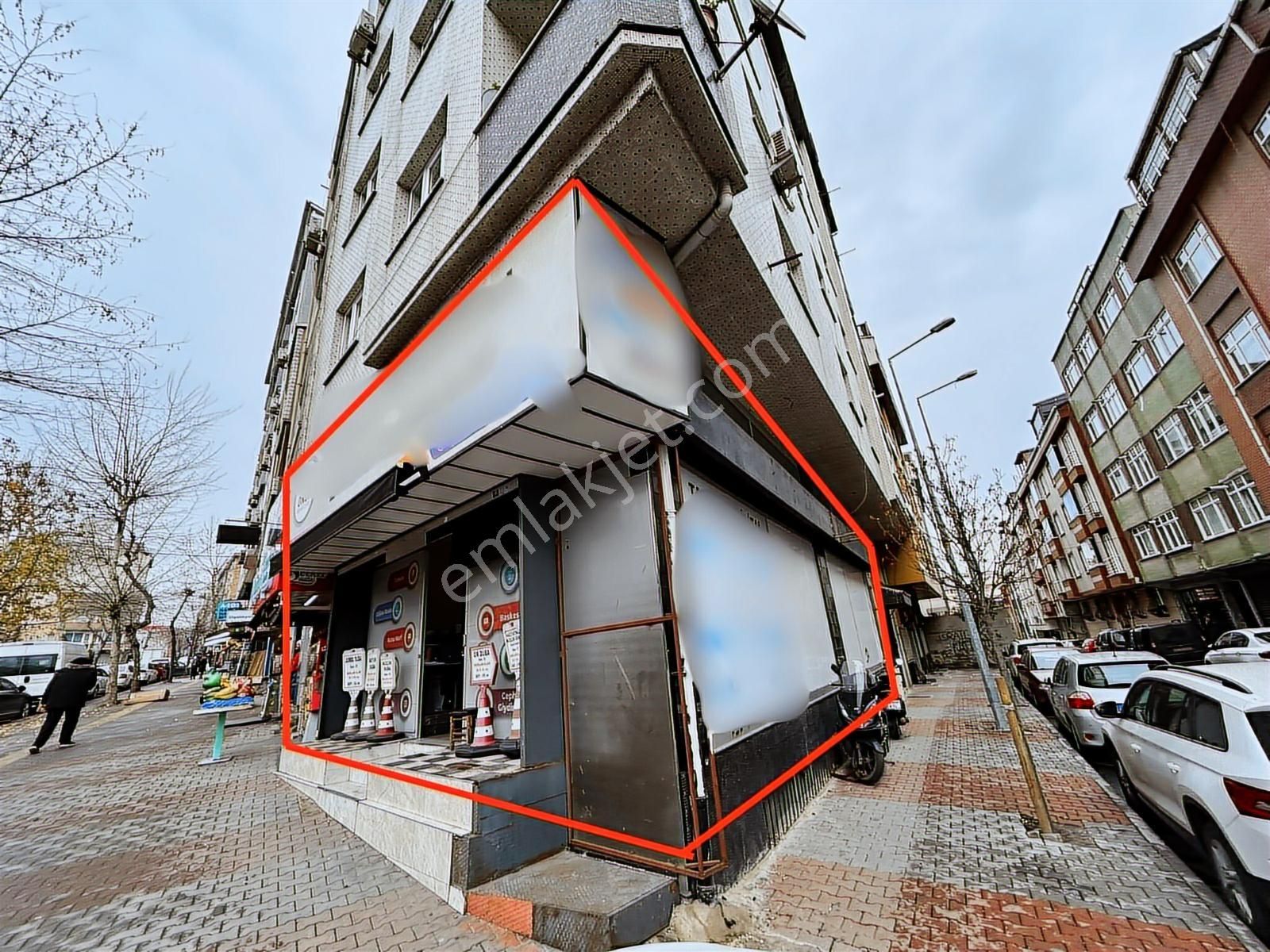 Gaziosmanpaşa'nın Kalbinde Sanayin Arkasında 3 Katlı Köşe Dükkan