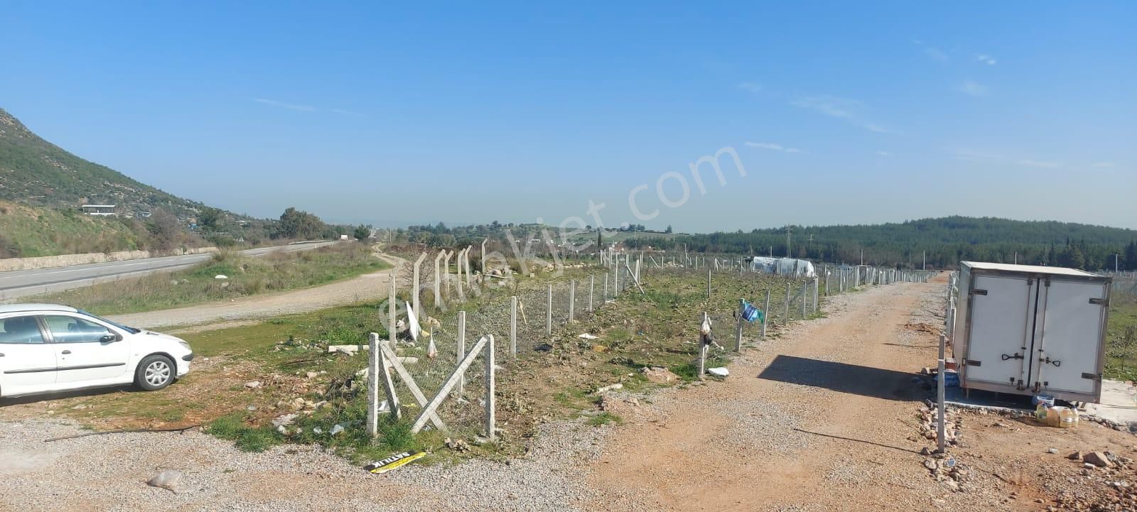 Gümüldür Yolunda Tek Tapu Elektrik Su Var Tel Örgüyle Çevrili Otobüs Durağı - Görsel 3