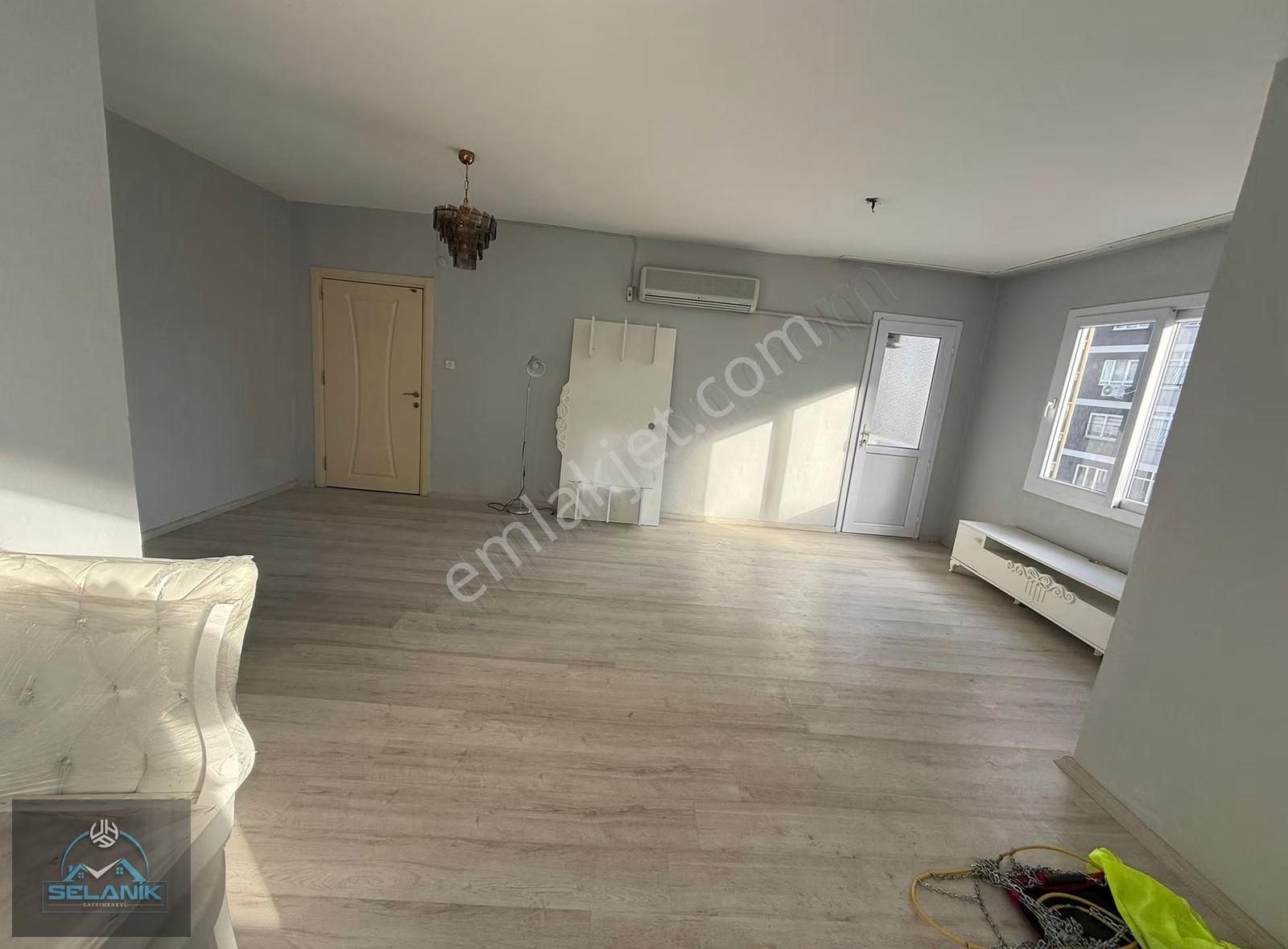 Selanik'ten Pınar Mahallesi Mavi Bulvar'da 3+1 Kapalı Mutfak