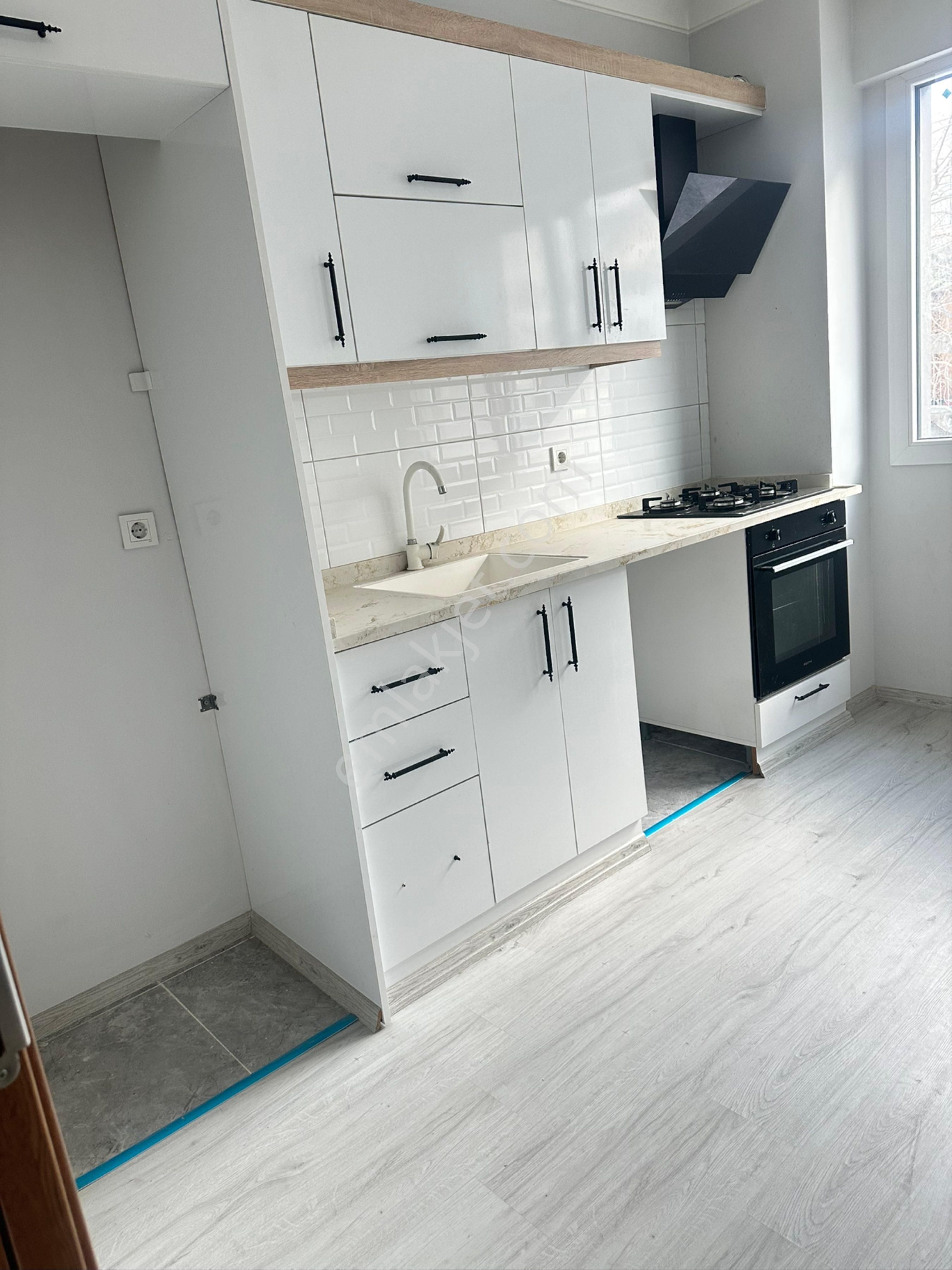 Bayraklı Refik Şevket Mah Kapalı Mutfak 2+1 Kiralık Daire - Görsel 2