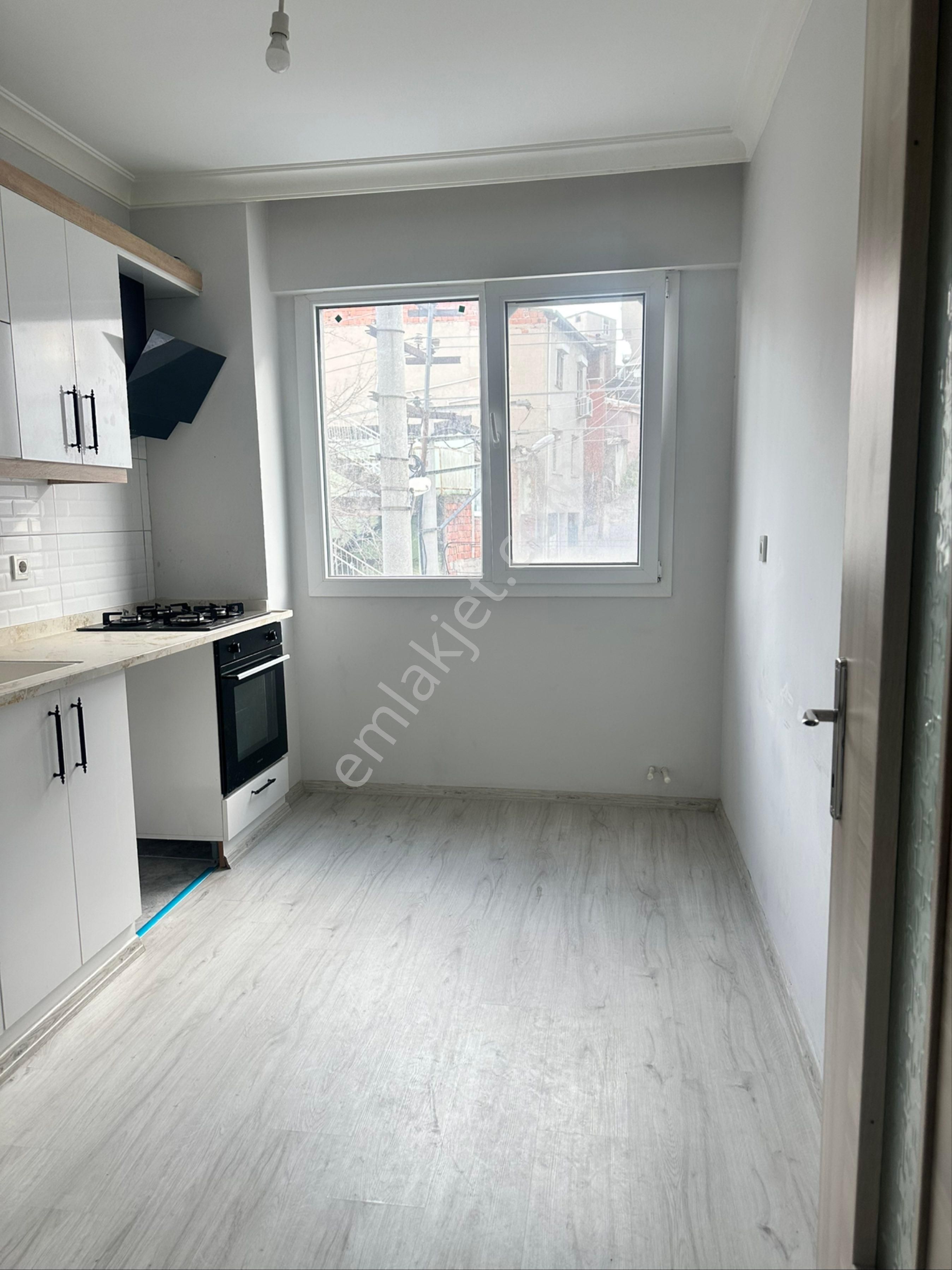 Bayraklı Refik Şevket Mah Kapalı Mutfak 2+1 Kiralık Daire - Görsel 3