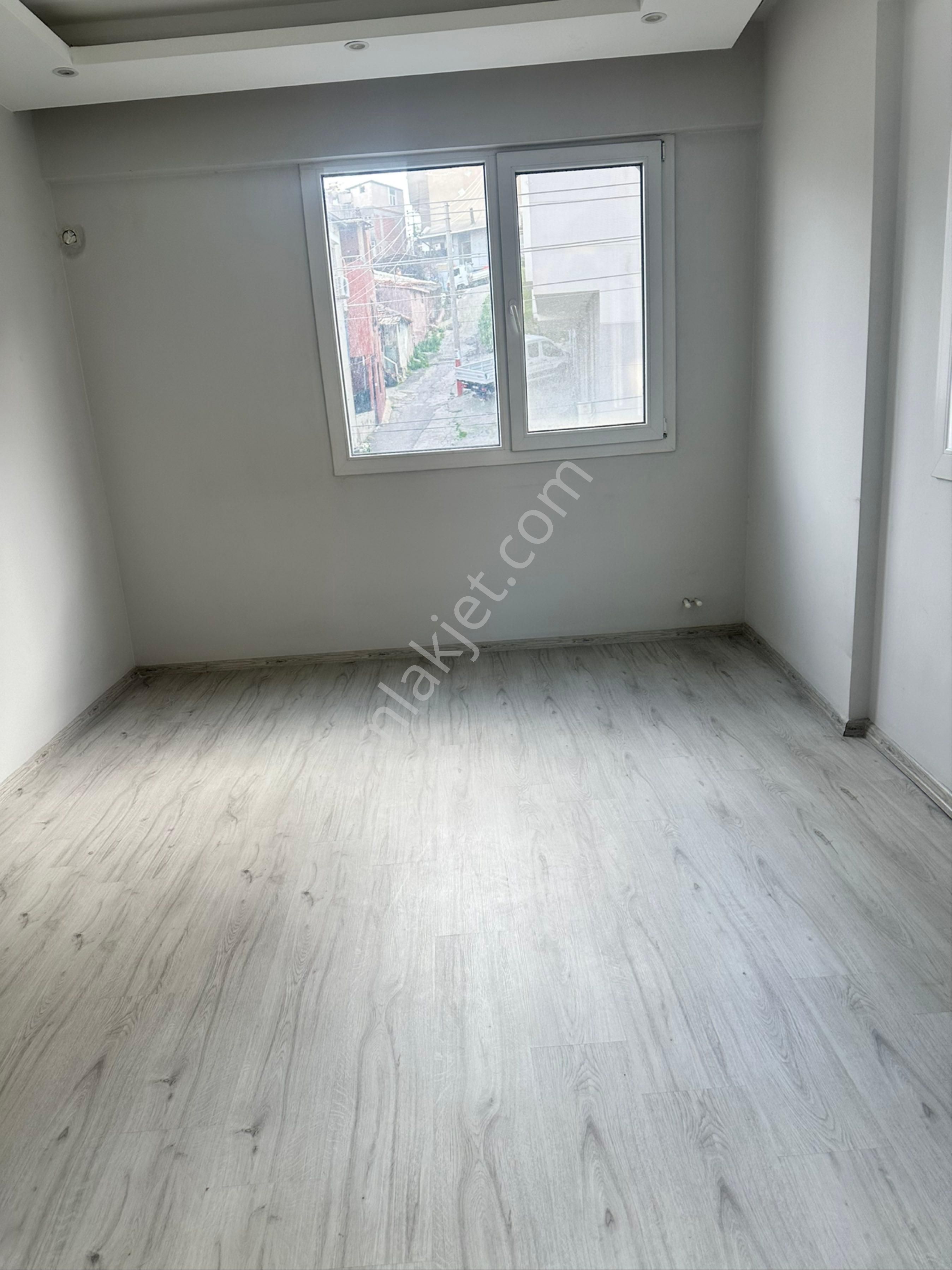 Bayraklı Refik Şevket Mah Kapalı Mutfak 2+1 Kiralık Daire - Görsel 8