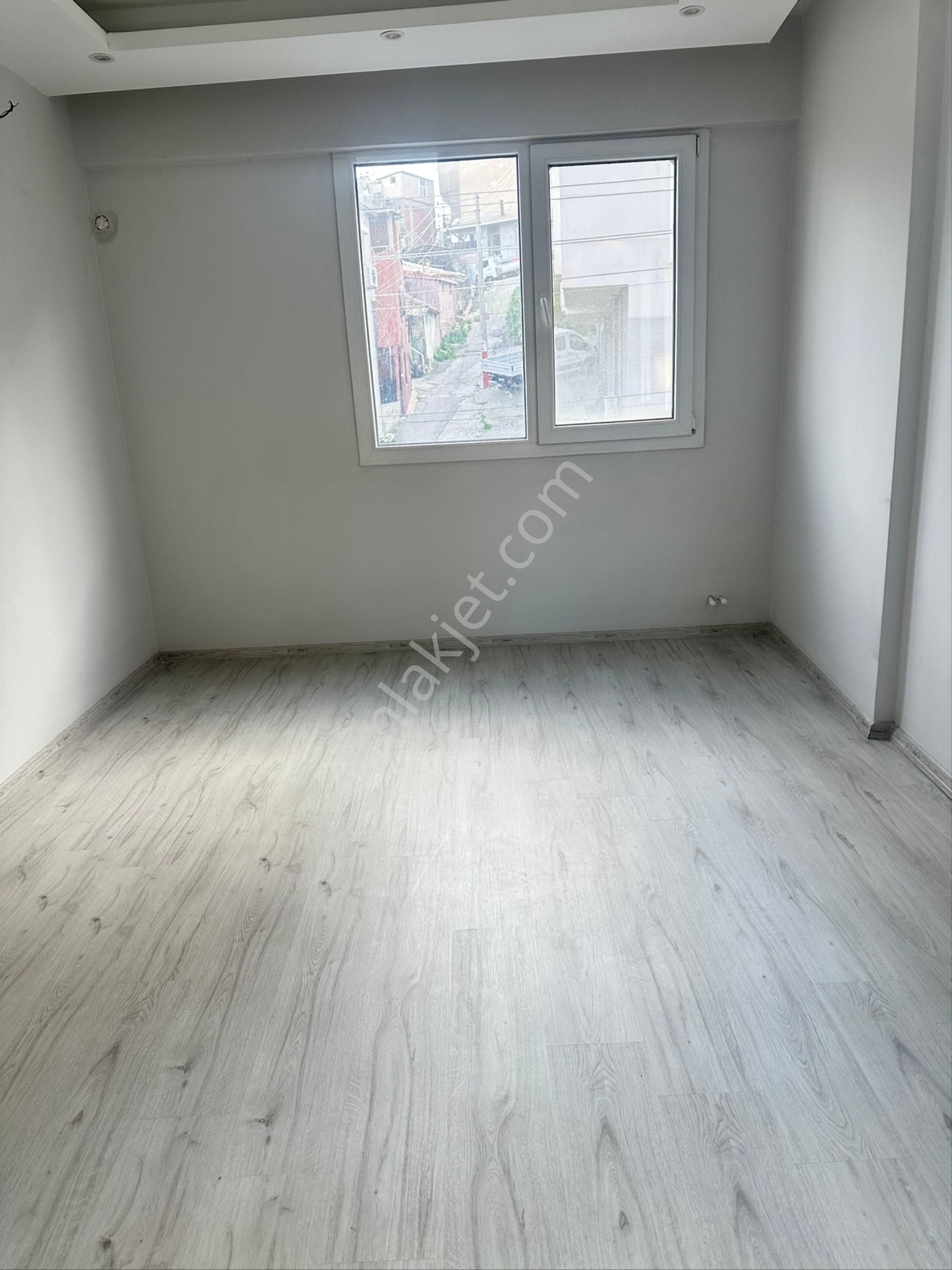 Bayraklı Refik Şevket Mah Kapalı Mutfak 2+1 Kiralık Daire - Görsel 7