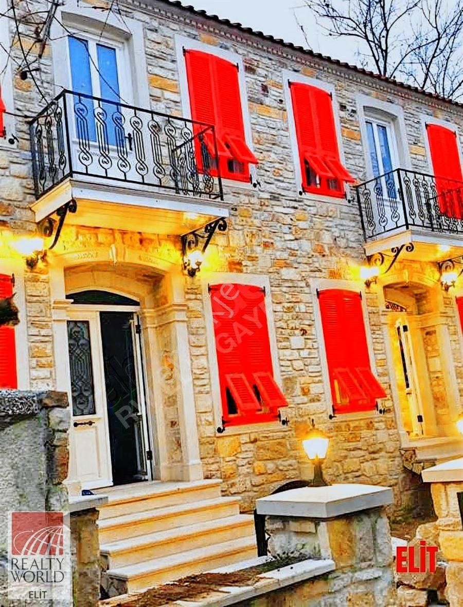 Yeni Foça'da Tarihi Dokunun Zarafetiyle Buluşan Özel Taş Villa - Görsel 22