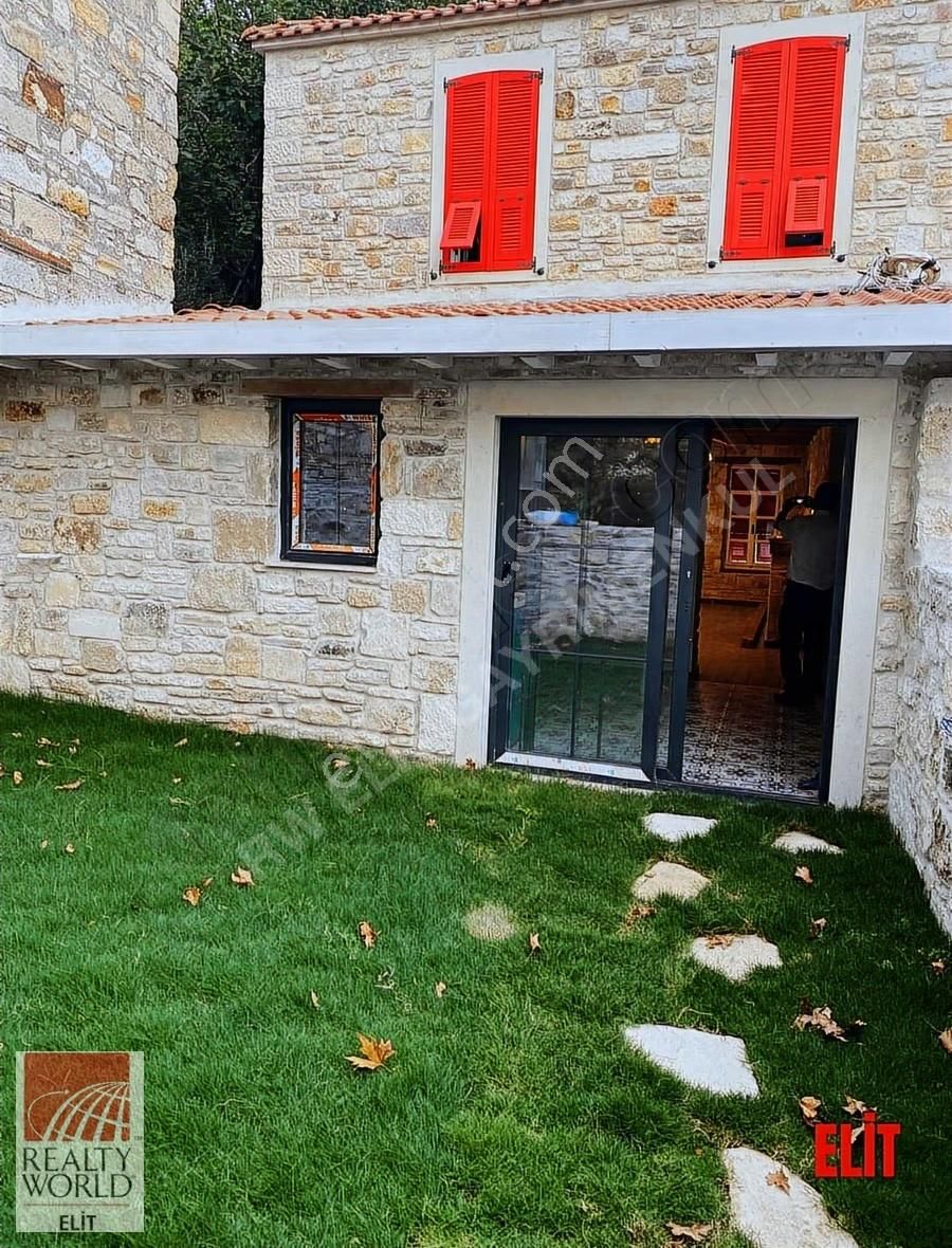 Yeni Foça'da Tarihi Dokunun Zarafetiyle Buluşan Özel Taş Villa - Görsel 15