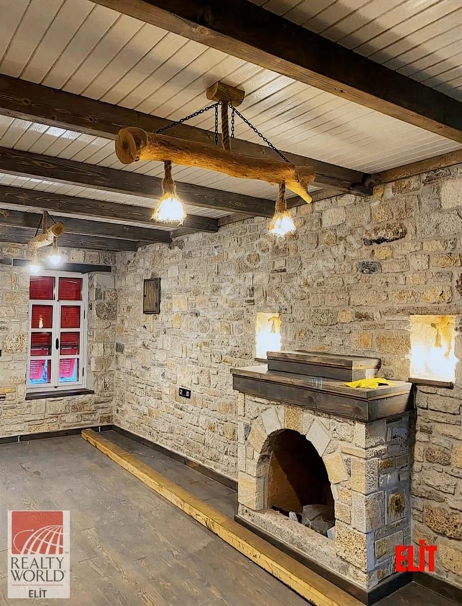 Yeni Foça'da Tarihi Dokunun Zarafetiyle Buluşan Özel Taş Villa - Görsel 21