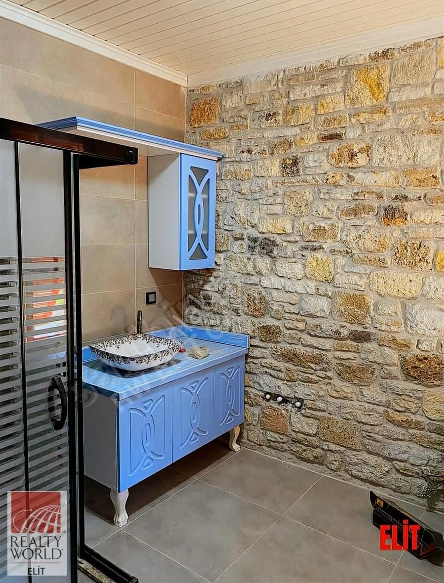 Yeni Foça'da Tarihi Dokunun Zarafetiyle Buluşan Özel Taş Villa - Görsel 16