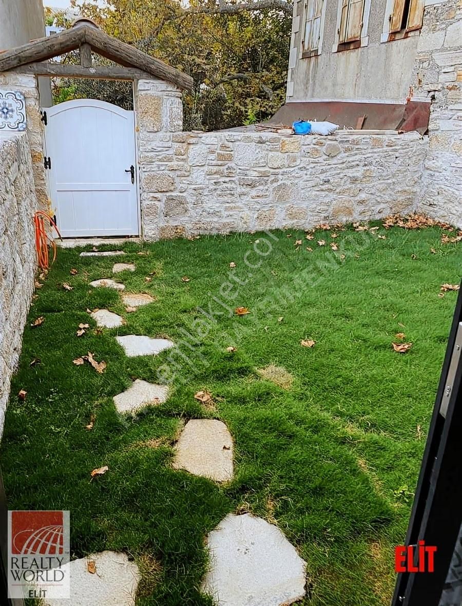 Yeni Foça'da Tarihi Dokunun Zarafetiyle Buluşan Özel Taş Villa - Görsel 2