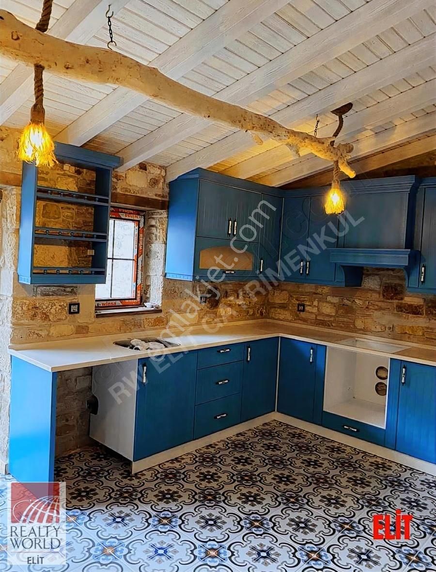 Yeni Foça'da Tarihi Dokunun Zarafetiyle Buluşan Özel Taş Villa - Görsel 24