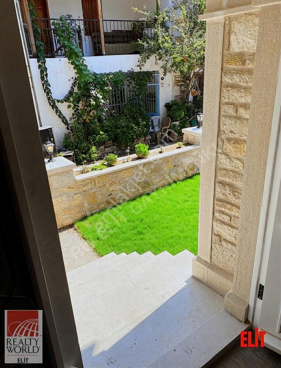 Yeni Foça'da Tarihi Dokunun Zarafetiyle Buluşan Özel Taş Villa - Görsel 4