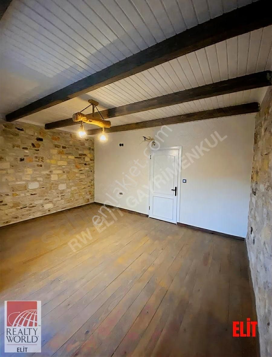 Yeni Foça'da Tarihi Dokunun Zarafetiyle Buluşan Özel Taş Villa - Görsel 5