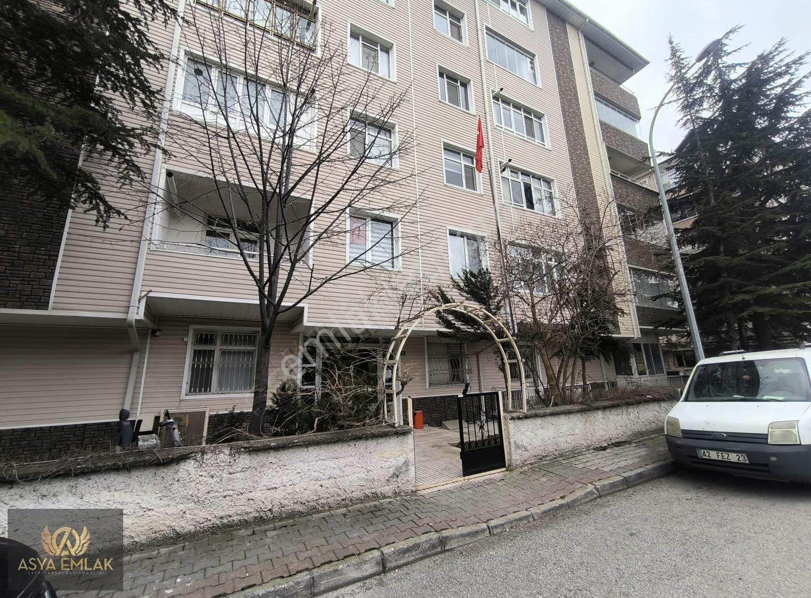 Acill Asya Emlak'tan Tren Garı Karşısı Satılık 2+1 Daire